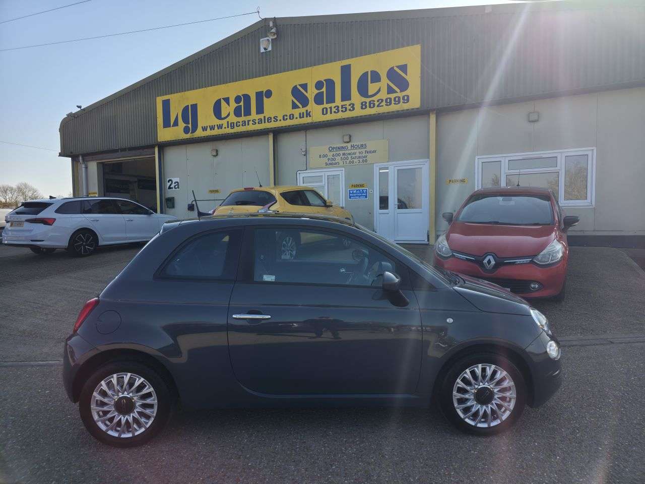 A 2020 FIAT 500 1.0 MHEV Lounge Hatchback 3dr Petrol Manual Euro 6 (s/s) (70 bhp) A 2020 FIAT 500 1.0 MHEV Lounge Hatchback 3dr Petrol Manual Euro 6 (s/s) (70 bhp)