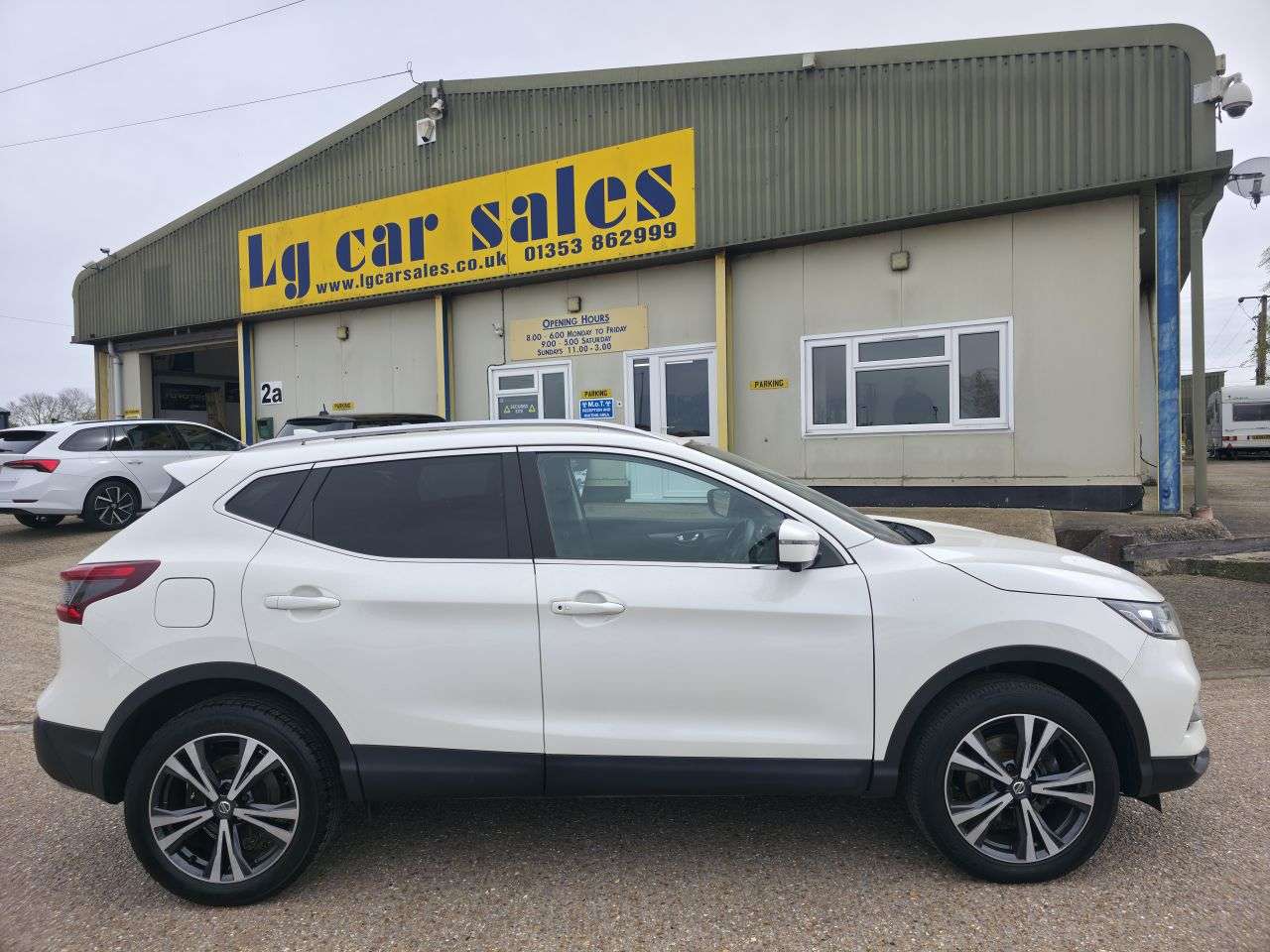 A 2017 NISSAN QASHQAI 1.5 dCi N-Connecta SUV 5dr Diesel Manual Euro 6 (s/s) (110 ps) A 2017 NISSAN QASHQAI 1.5 dCi N-Connecta SUV 5dr Diesel Manual Euro 6 (s/s) (110 ps)