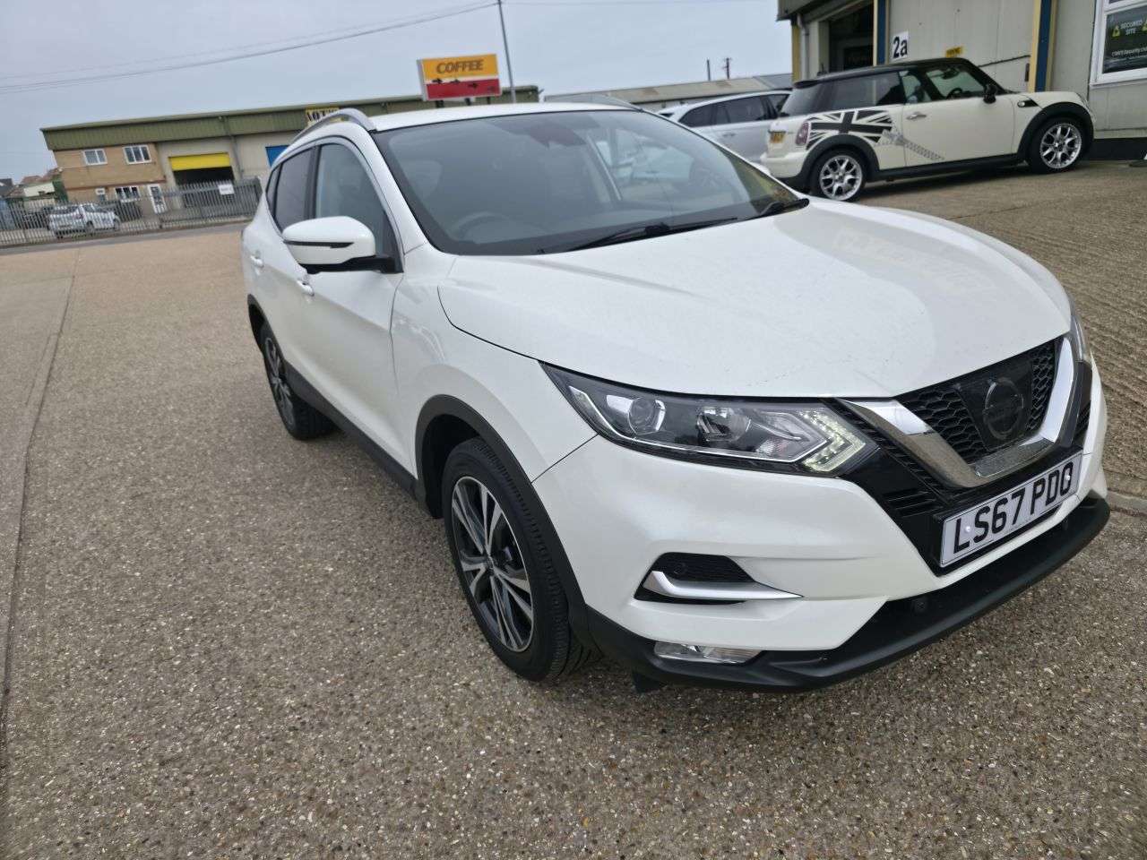 A 2017 NISSAN QASHQAI 1.5 dCi N-Connecta SUV 5dr Diesel Manual Euro 6 (s/s) (110 ps) A 2017 NISSAN QASHQAI 1.5 dCi N-Connecta SUV 5dr Diesel Manual Euro 6 (s/s) (110 ps)