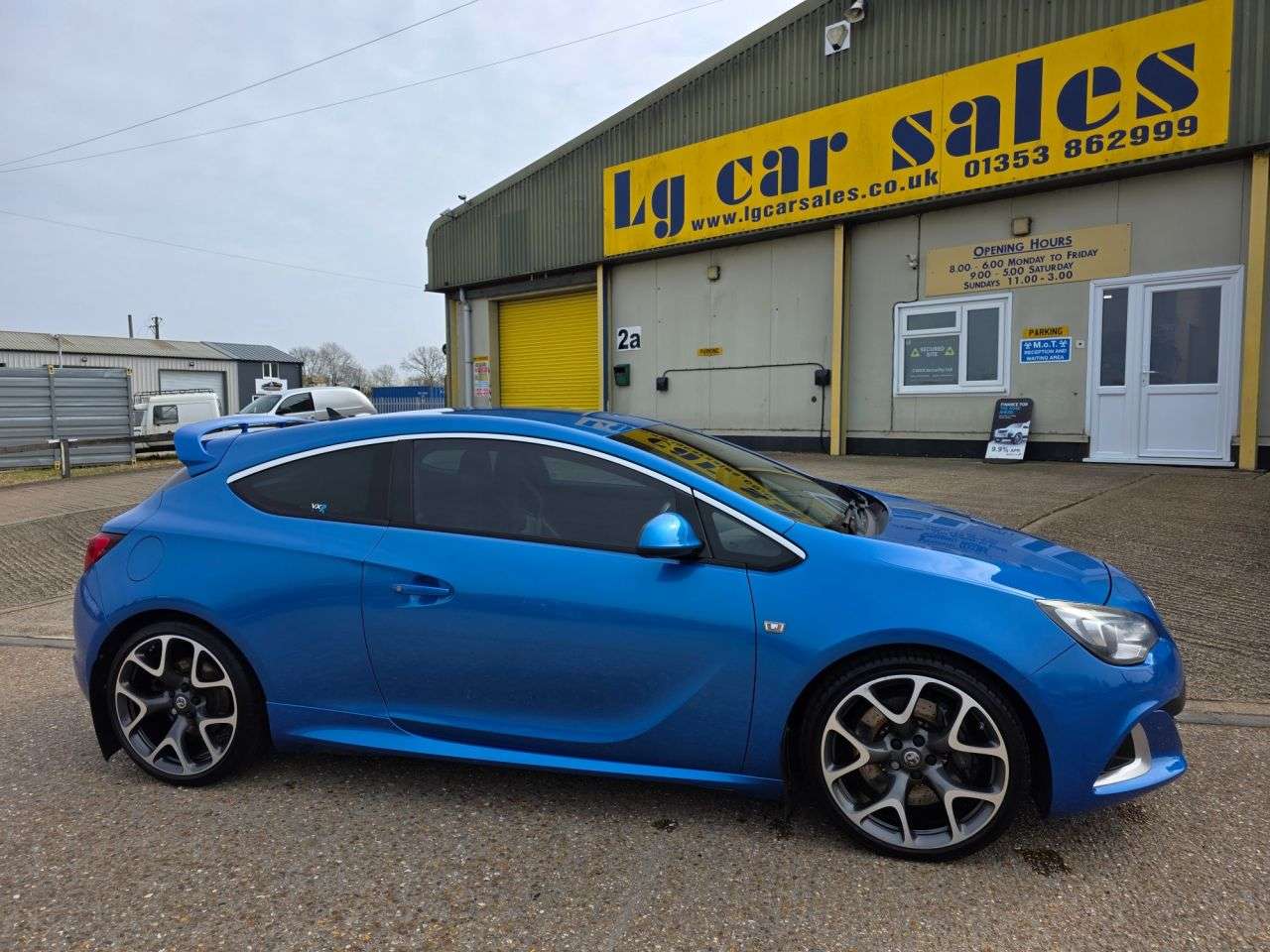A 2014 VAUXHALL ASTRA GTC 2.0T VXR Coupe 3dr Petrol Manual Euro 5 (s/s) (280 ps) A 2014 VAUXHALL ASTRA GTC 2.0T VXR Coupe 3dr Petrol Manual Euro 5 (s/s) (280 ps)