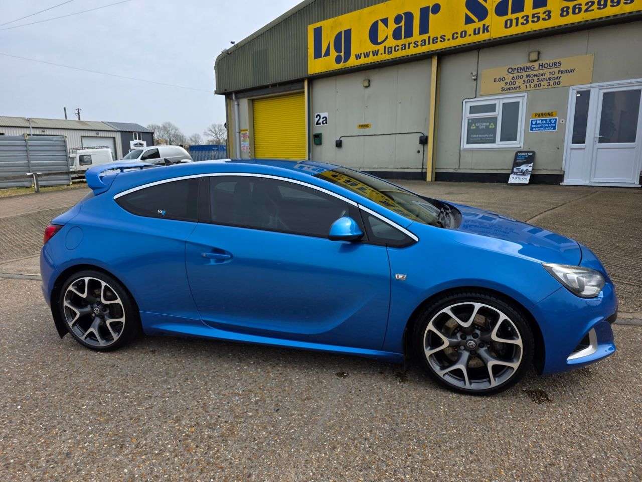 A 2014 VAUXHALL ASTRA GTC 2.0T VXR Coupe 3dr Petrol Manual Euro 5 (s/s) (280 ps) A 2014 VAUXHALL ASTRA GTC 2.0T VXR Coupe 3dr Petrol Manual Euro 5 (s/s) (280 ps)