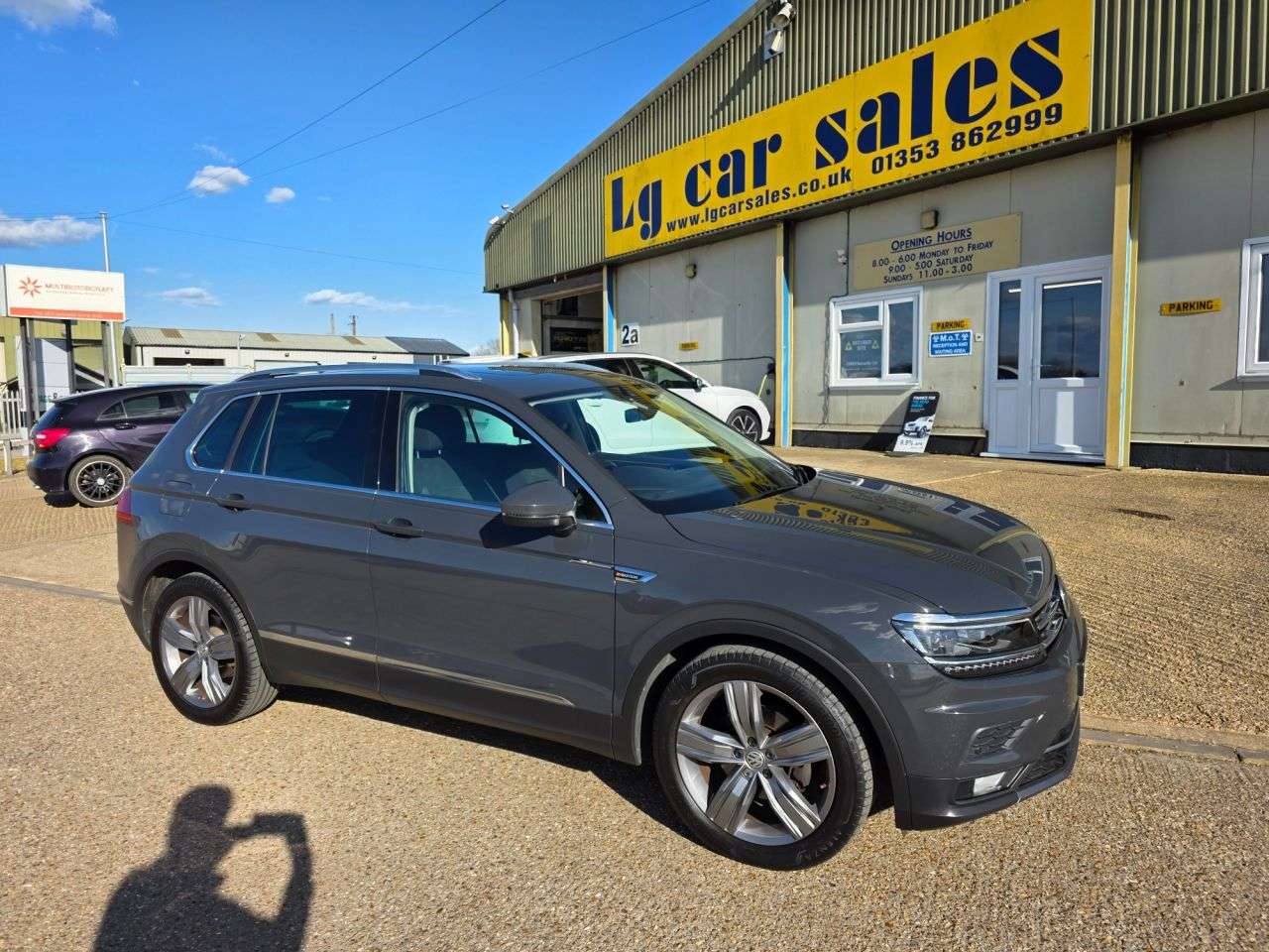 A 2019 VOLKSWAGEN TIGUAN 2.0 TDI SEL SUV 5dr Diesel Manual 4Motion Euro 6 (s/s) (150 ps) A 2019 VOLKSWAGEN TIGUAN 2.0 TDI SEL SUV 5dr Diesel Manual 4Motion Euro 6 (s/s) (150 ps)