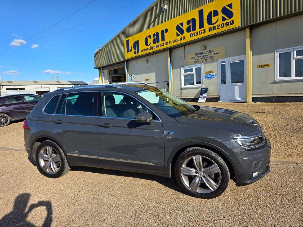 A 2019 VOLKSWAGEN TIGUAN 2.0 TDI SEL SUV 5dr Diesel Manual 4Motion Euro 6 (s/s) (150 ps) A 2019 VOLKSWAGEN TIGUAN 2.0 TDI SEL SUV 5dr Diesel Manual 4Motion Euro 6 (s/s) (150 ps)