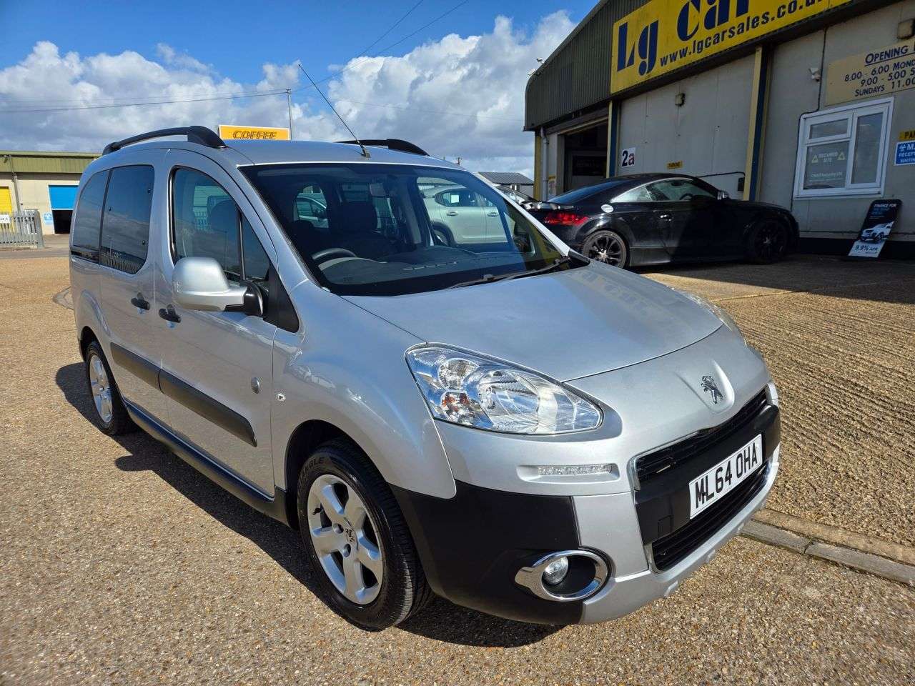 A 2014 PEUGEOT PARTNER TEPEE 1.6 HDi Tepee Outdoor MPV 5dr Diesel Manual (135 g/km, 92 bhp) A 2014 PEUGEOT PARTNER TEPEE 1.6 HDi Tepee Outdoor MPV 5dr Diesel Manual (135 g/km, 92 bhp)