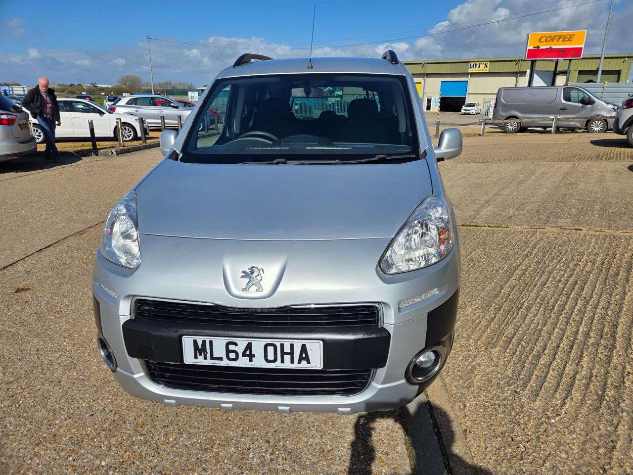 A 2014 PEUGEOT PARTNER TEPEE 1.6 HDi Tepee Outdoor MPV 5dr Diesel Manual (135 g/km, 92 bhp) A 2014 PEUGEOT PARTNER TEPEE 1.6 HDi Tepee Outdoor MPV 5dr Diesel Manual (135 g/km, 92 bhp)