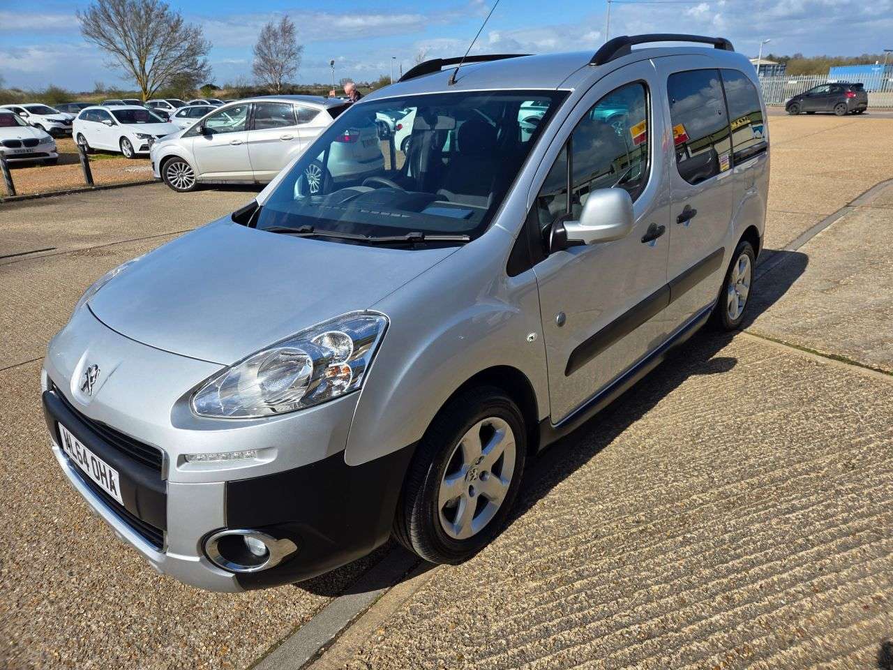 A 2014 PEUGEOT PARTNER TEPEE 1.6 HDi Tepee Outdoor MPV 5dr Diesel Manual (135 g/km, 92 bhp) A 2014 PEUGEOT PARTNER TEPEE 1.6 HDi Tepee Outdoor MPV 5dr Diesel Manual (135 g/km, 92 bhp)