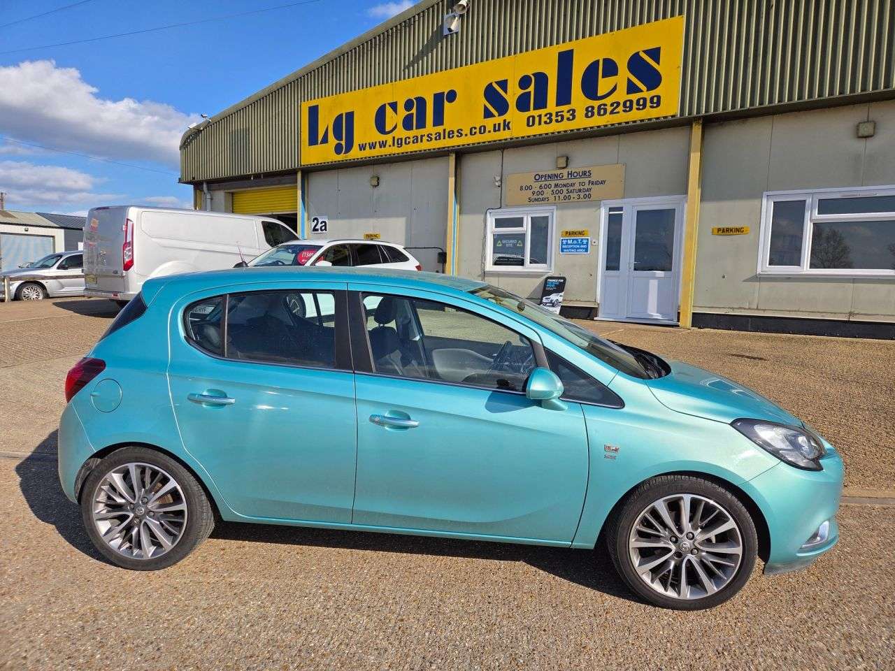 A 2015 VAUXHALL CORSA 1.4i ecoFLEX SE Hatchback 5dr Petrol Manual Euro 6 (90 ps) A 2015 VAUXHALL CORSA 1.4i ecoFLEX SE Hatchback 5dr Petrol Manual Euro 6 (90 ps)