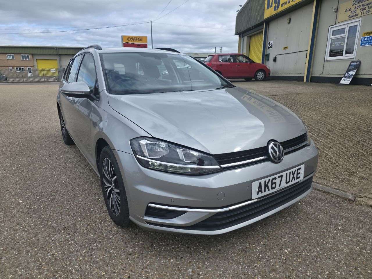 A 2017 VOLKSWAGEN GOLF 1.6 TDI SE Estate 5dr Diesel Manual Euro 6 (s/s) (115 ps) A 2017 VOLKSWAGEN GOLF 1.6 TDI SE Estate 5dr Diesel Manual Euro 6 (s/s) (115 ps)