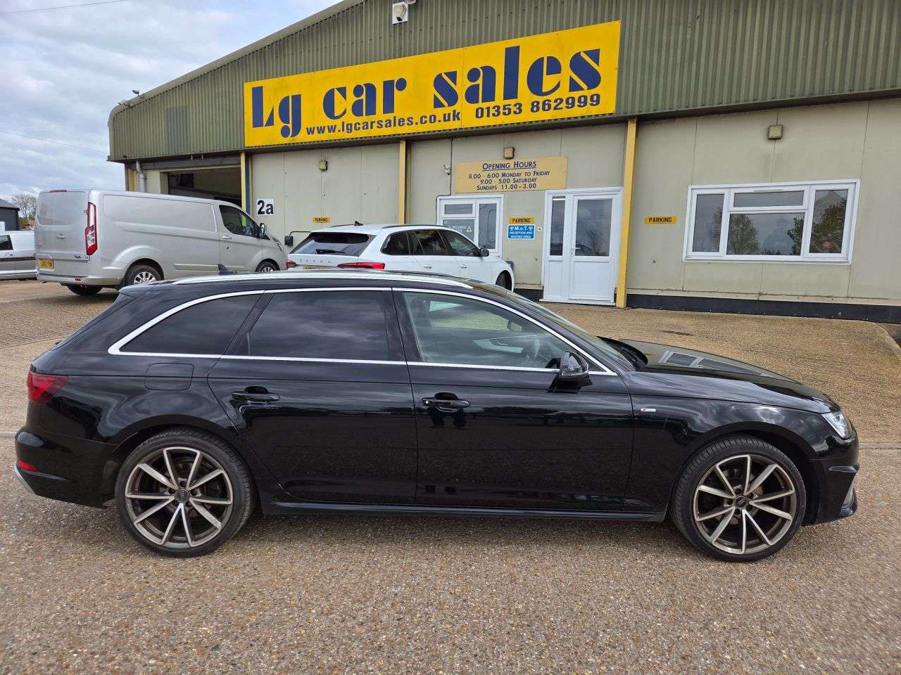 A 2019 AUDI A4 AVANT 2.0 TFSI 35 S line Estate 5dr Petrol S Tronic Euro 6 (s/s) (150 ps) A 2019 AUDI A4 AVANT 2.0 TFSI 35 S line Estate 5dr Petrol S Tronic Euro 6 (s/s) (150 ps)