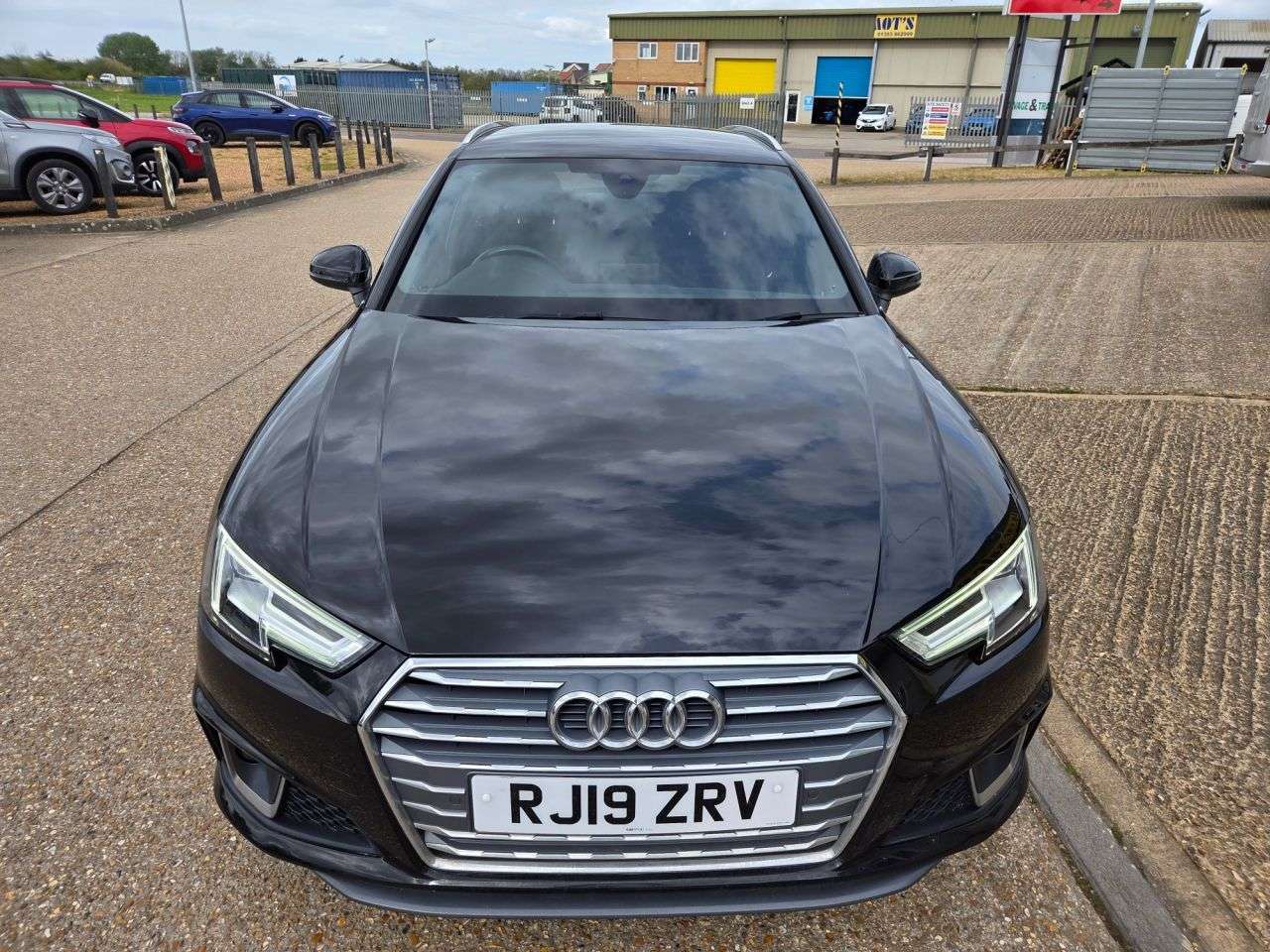A 2019 AUDI A4 AVANT 2.0 TFSI 35 S line Estate 5dr Petrol S Tronic Euro 6 (s/s) (150 ps) A 2019 AUDI A4 AVANT 2.0 TFSI 35 S line Estate 5dr Petrol S Tronic Euro 6 (s/s) (150 ps)