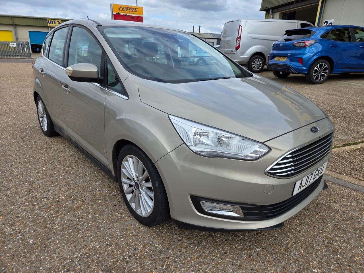 A 2017 FORD C-MAX 1.0T EcoBoost Titanium MPV 5dr Petrol Manual Euro 6 (s/s) (125 ps) A 2017 FORD C-MAX 1.0T EcoBoost Titanium MPV 5dr Petrol Manual Euro 6 (s/s) (125 ps)