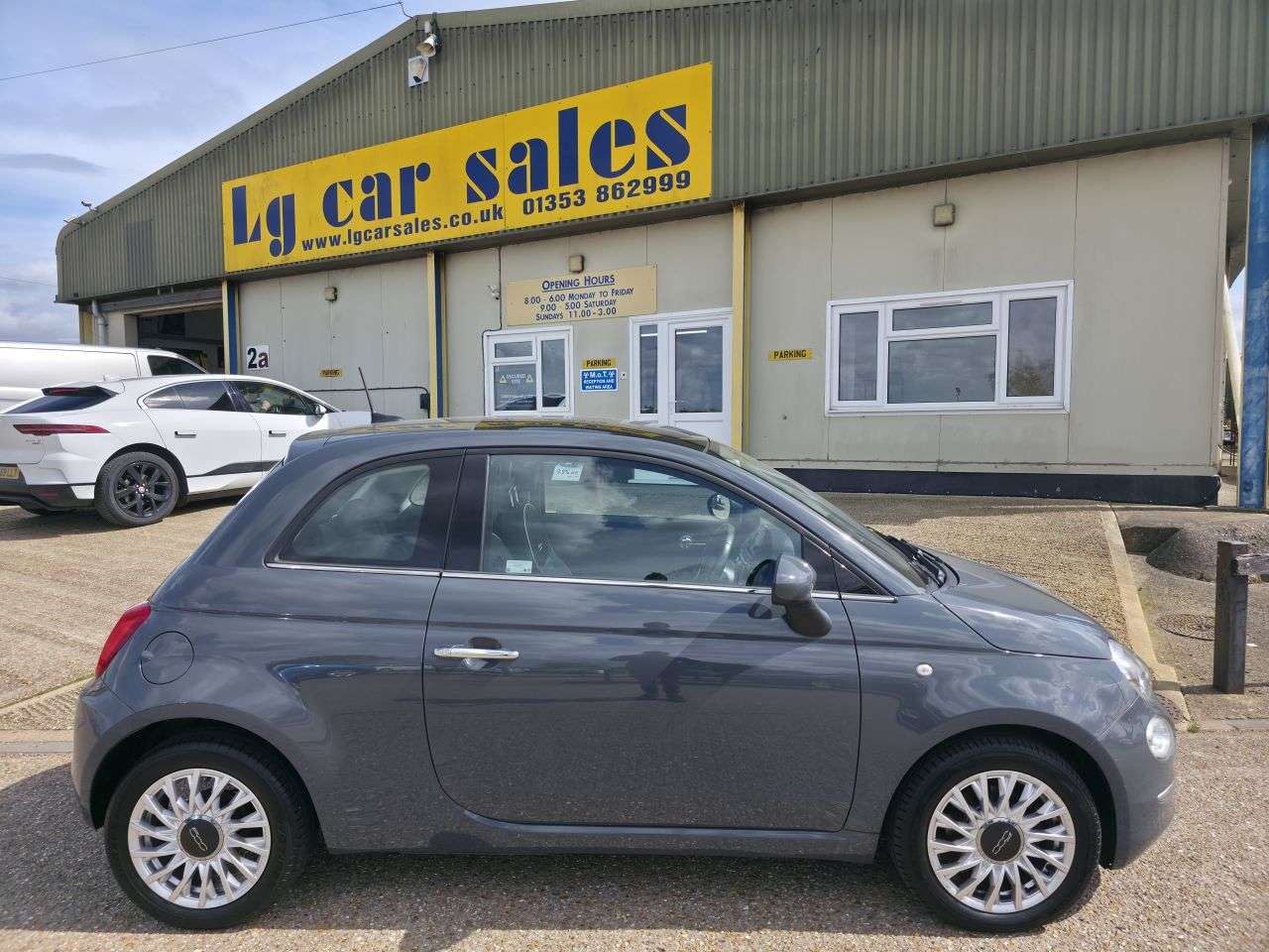A 2018 FIAT 500 1.2 Lounge Hatchback 3dr Petrol Manual Euro 6 (s/s) (69 bhp) A 2018 FIAT 500 1.2 Lounge Hatchback 3dr Petrol Manual Euro 6 (s/s) (69 bhp)