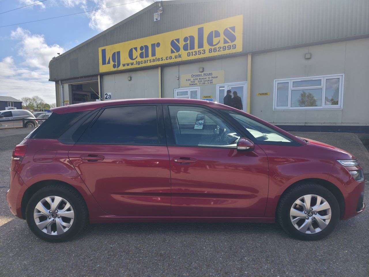 A 2017 CITROEN C4 PICASSO 1.6 BlueHDi Touch Edition MPV 5dr Diesel Manual Euro 6 (s/s) (100 ps) A 2017 CITROEN C4 PICASSO 1.6 BlueHDi Touch Edition MPV 5dr Diesel Manual Euro 6 (s/s) (100 ps)