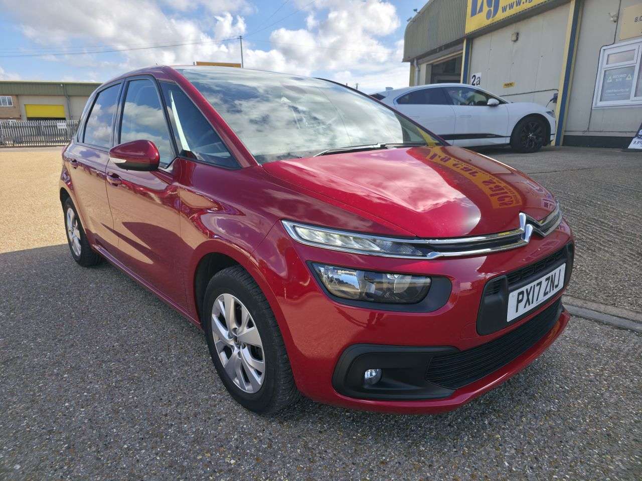 A 2017 CITROEN C4 PICASSO 1.6 BlueHDi Touch Edition MPV 5dr Diesel Manual Euro 6 (s/s) (100 ps) A 2017 CITROEN C4 PICASSO 1.6 BlueHDi Touch Edition MPV 5dr Diesel Manual Euro 6 (s/s) (100 ps)