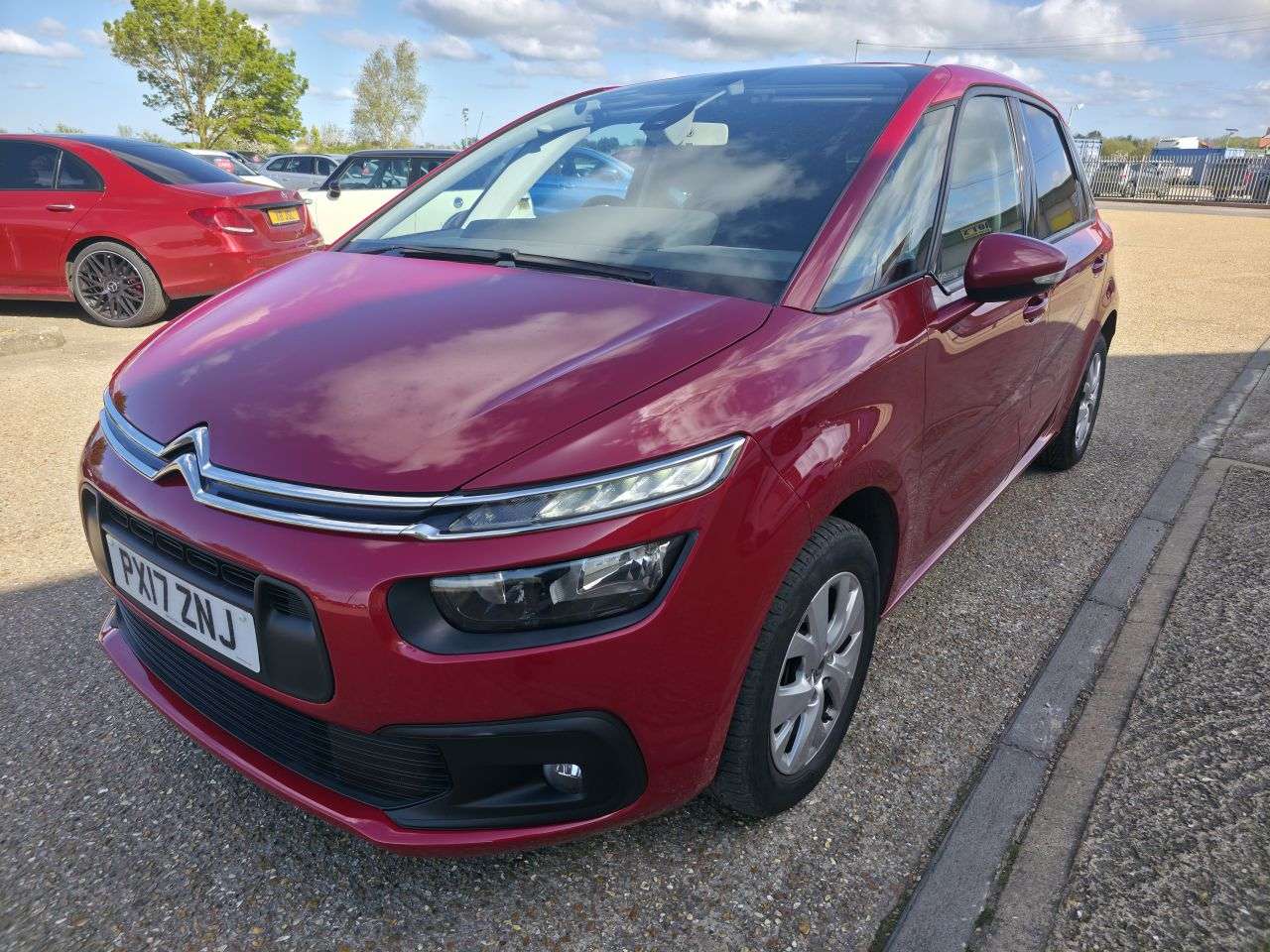 A 2017 CITROEN C4 PICASSO 1.6 BlueHDi Touch Edition MPV 5dr Diesel Manual Euro 6 (s/s) (100 ps) A 2017 CITROEN C4 PICASSO 1.6 BlueHDi Touch Edition MPV 5dr Diesel Manual Euro 6 (s/s) (100 ps)