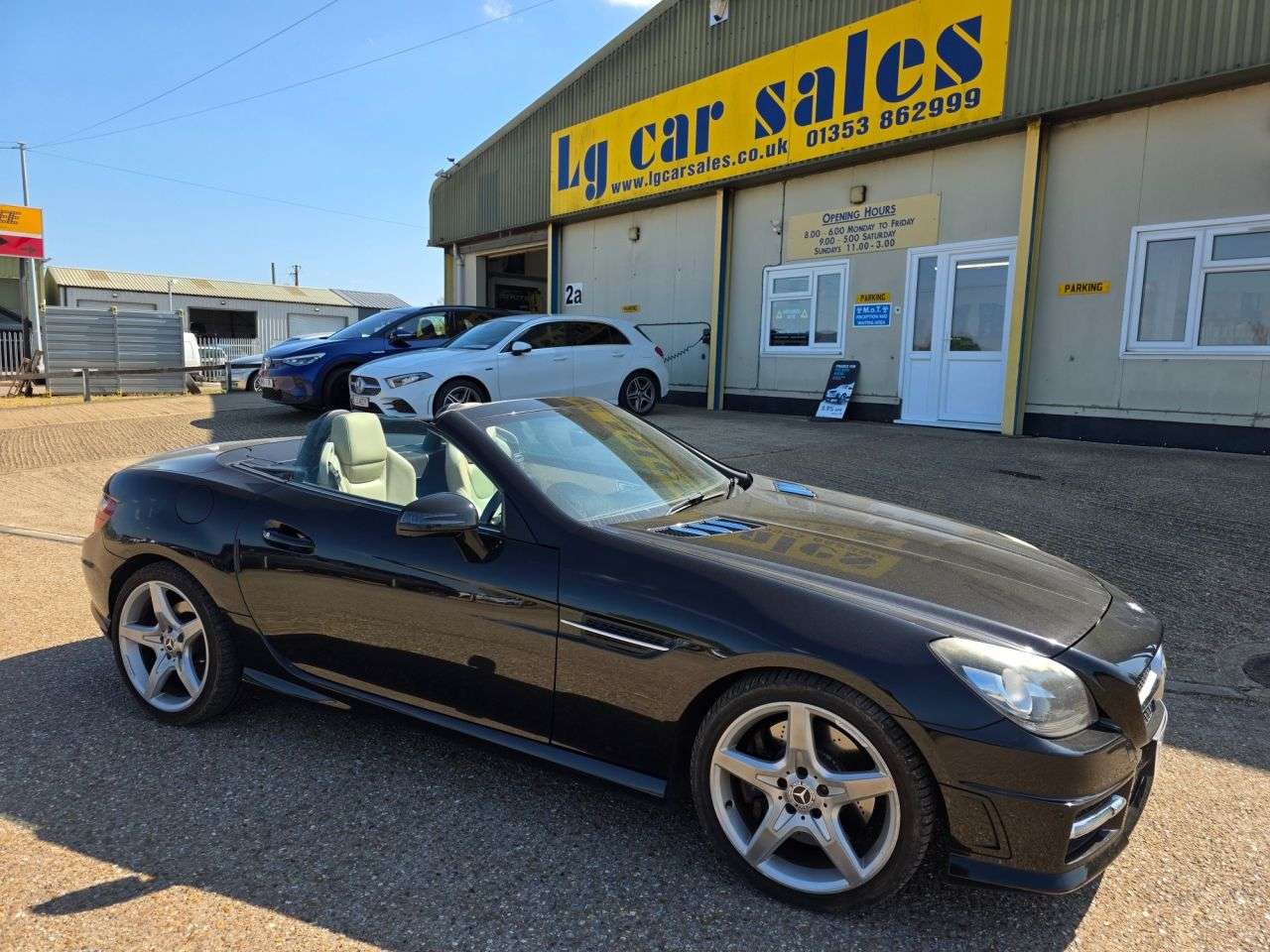 A 2012 MERCEDES-BENZ SLK 2.1 SLK250 CDI BlueEfficiency AMG Sport Convertible 2dr Diesel G-Tronic+ Eu A 2012 MERCEDES-BENZ SLK 2.1 SLK250 CDI BlueEfficiency AMG Sport Convertible 2dr Diesel G-Tronic+ Eu