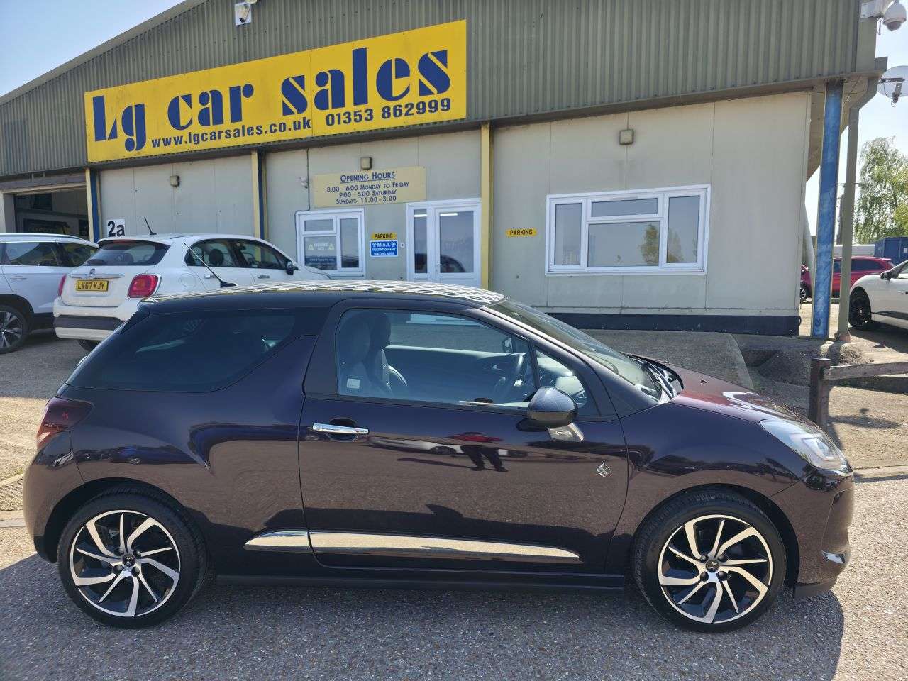 A 2019 DS AUTOMOBILES DS 3 1.2 PureTech Forever Hatchback 3dr Petrol EAT6 Euro 6 (s/s) (110 ps) A 2019 DS AUTOMOBILES DS 3 1.2 PureTech Forever Hatchback 3dr Petrol EAT6 Euro 6 (s/s) (110 ps)