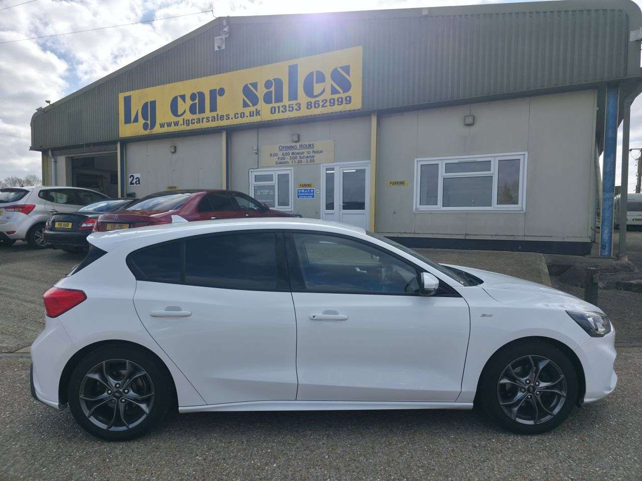 A 2019 FORD FOCUS 1.0T EcoBoost ST-Line Hatchback 5dr Petrol Manual Euro 6 (s/s) (125 ps) A 2019 FORD FOCUS 1.0T EcoBoost ST-Line Hatchback 5dr Petrol Manual Euro 6 (s/s) (125 ps)