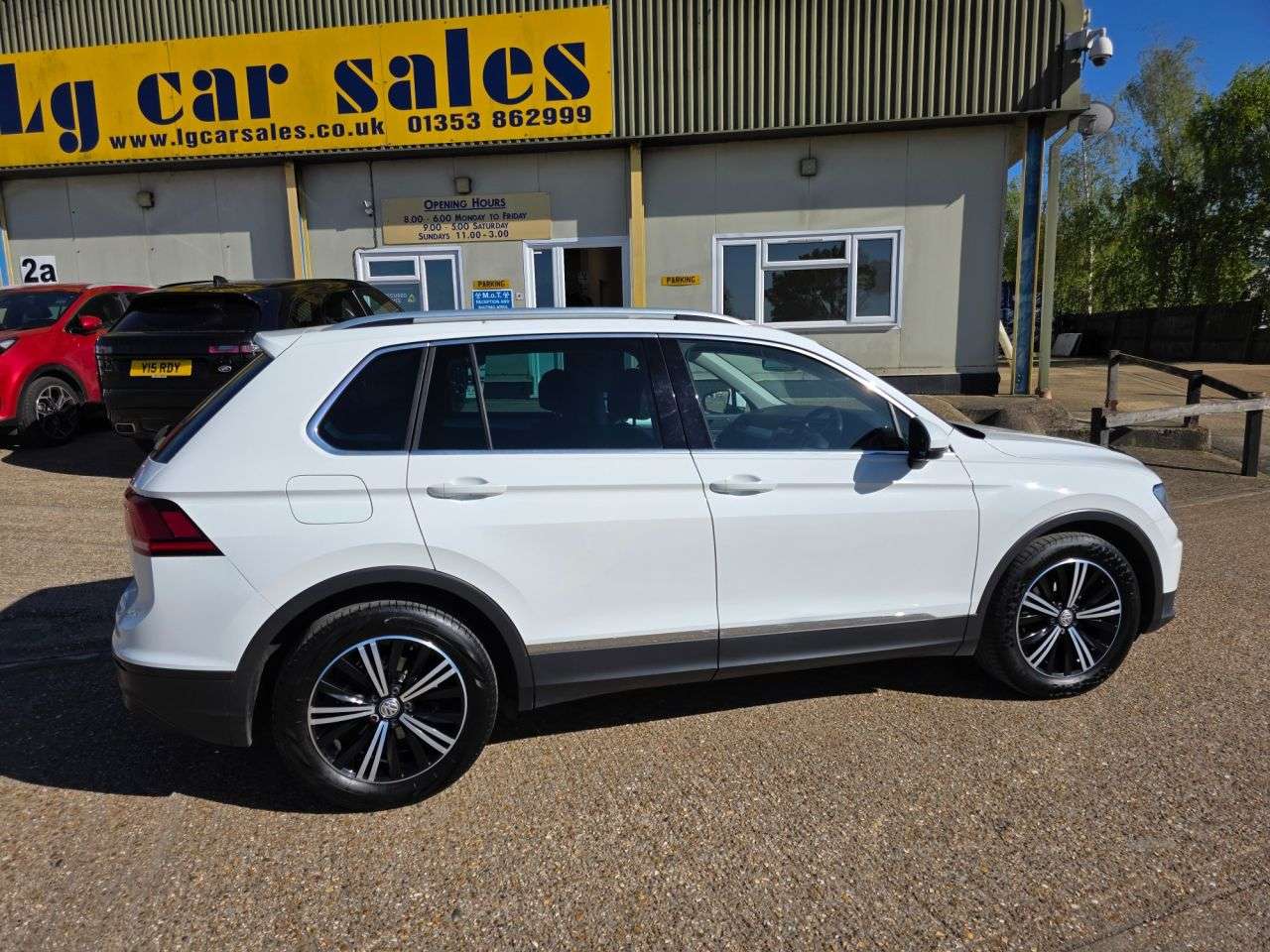 A 2018 VOLKSWAGEN TIGUAN 1.4 TSI SE Navigation SUV 5dr Petrol Manual Euro 6 (s/s) (125 ps) A 2018 VOLKSWAGEN TIGUAN 1.4 TSI SE Navigation SUV 5dr Petrol Manual Euro 6 (s/s) (125 ps)