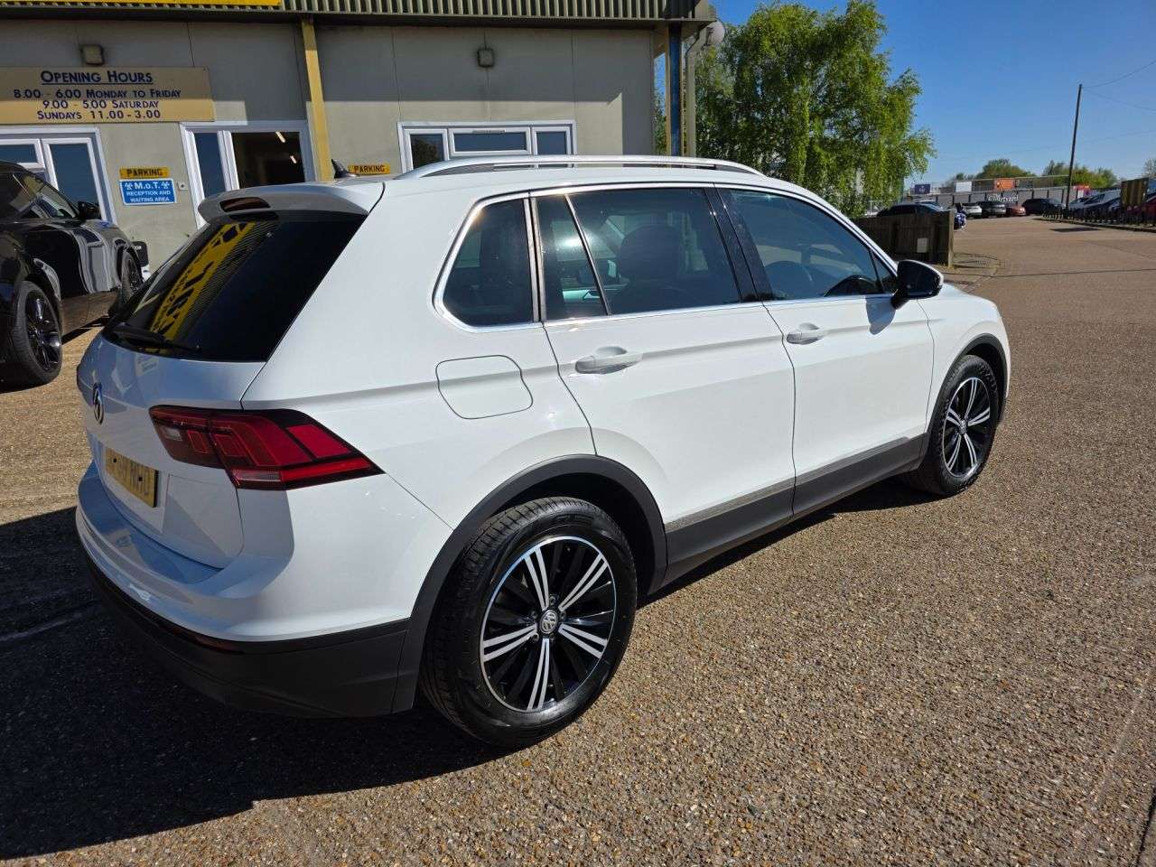 A 2018 VOLKSWAGEN TIGUAN 1.4 TSI SE Navigation SUV 5dr Petrol Manual Euro 6 (s/s) (125 ps) A 2018 VOLKSWAGEN TIGUAN 1.4 TSI SE Navigation SUV 5dr Petrol Manual Euro 6 (s/s) (125 ps)