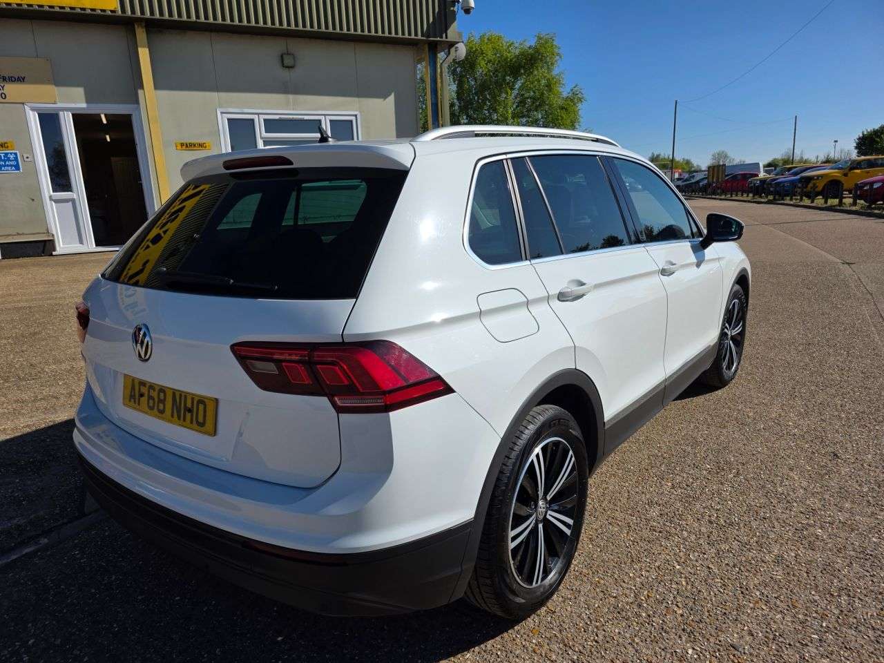 A 2018 VOLKSWAGEN TIGUAN 1.4 TSI SE Navigation SUV 5dr Petrol Manual Euro 6 (s/s) (125 ps) A 2018 VOLKSWAGEN TIGUAN 1.4 TSI SE Navigation SUV 5dr Petrol Manual Euro 6 (s/s) (125 ps)