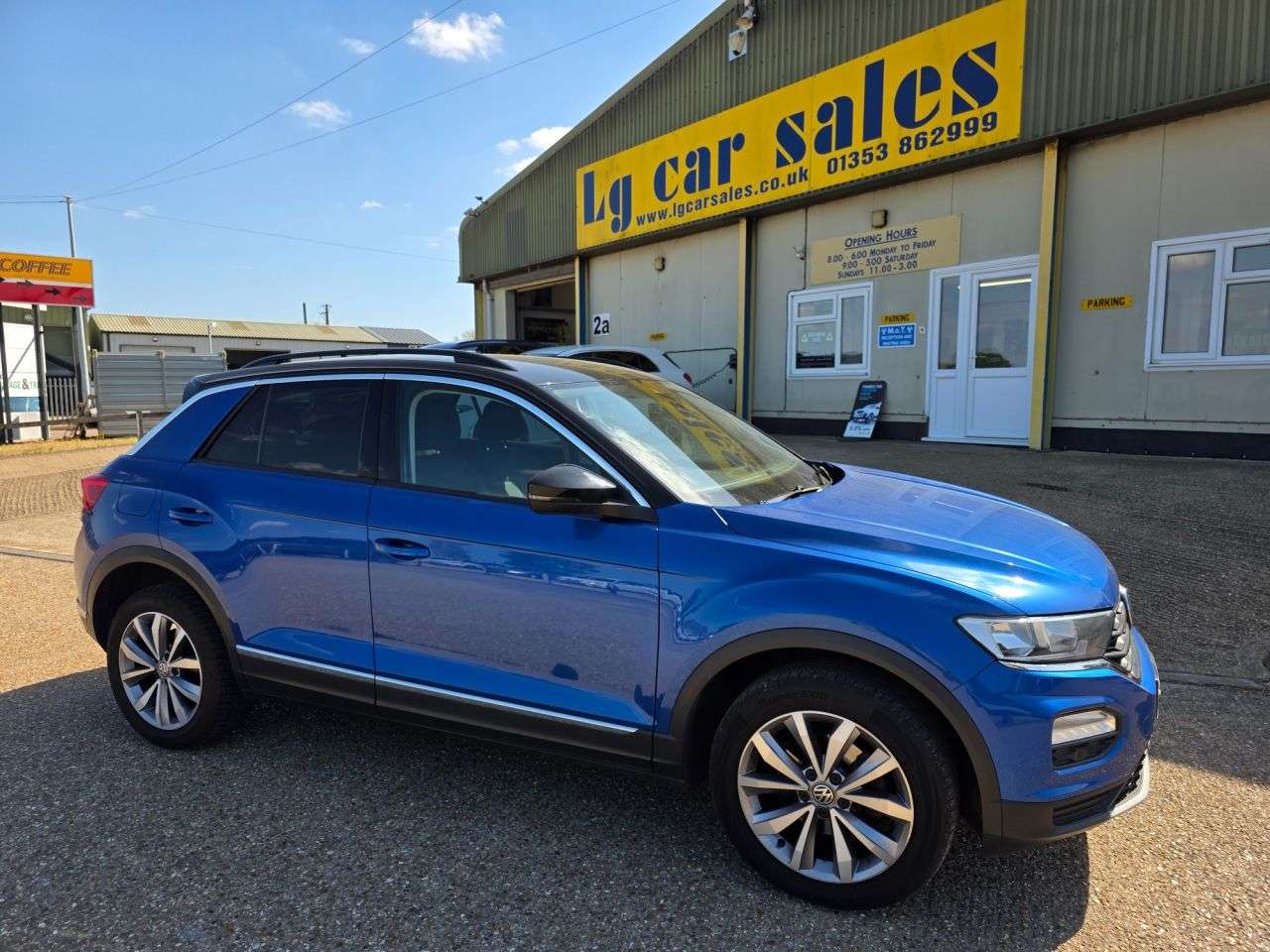 A 2018 VOLKSWAGEN T-ROC 1.0 TSI Design SUV 5dr Petrol Manual Euro 6 (s/s) (115 ps) A 2018 VOLKSWAGEN T-ROC 1.0 TSI Design SUV 5dr Petrol Manual Euro 6 (s/s) (115 ps)