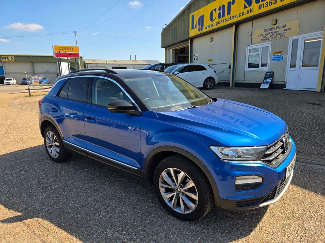 A 2018 VOLKSWAGEN T-ROC 1.0 TSI Design SUV 5dr Petrol Manual Euro 6 (s/s) (115 ps) A 2018 VOLKSWAGEN T-ROC 1.0 TSI Design SUV 5dr Petrol Manual Euro 6 (s/s) (115 ps)