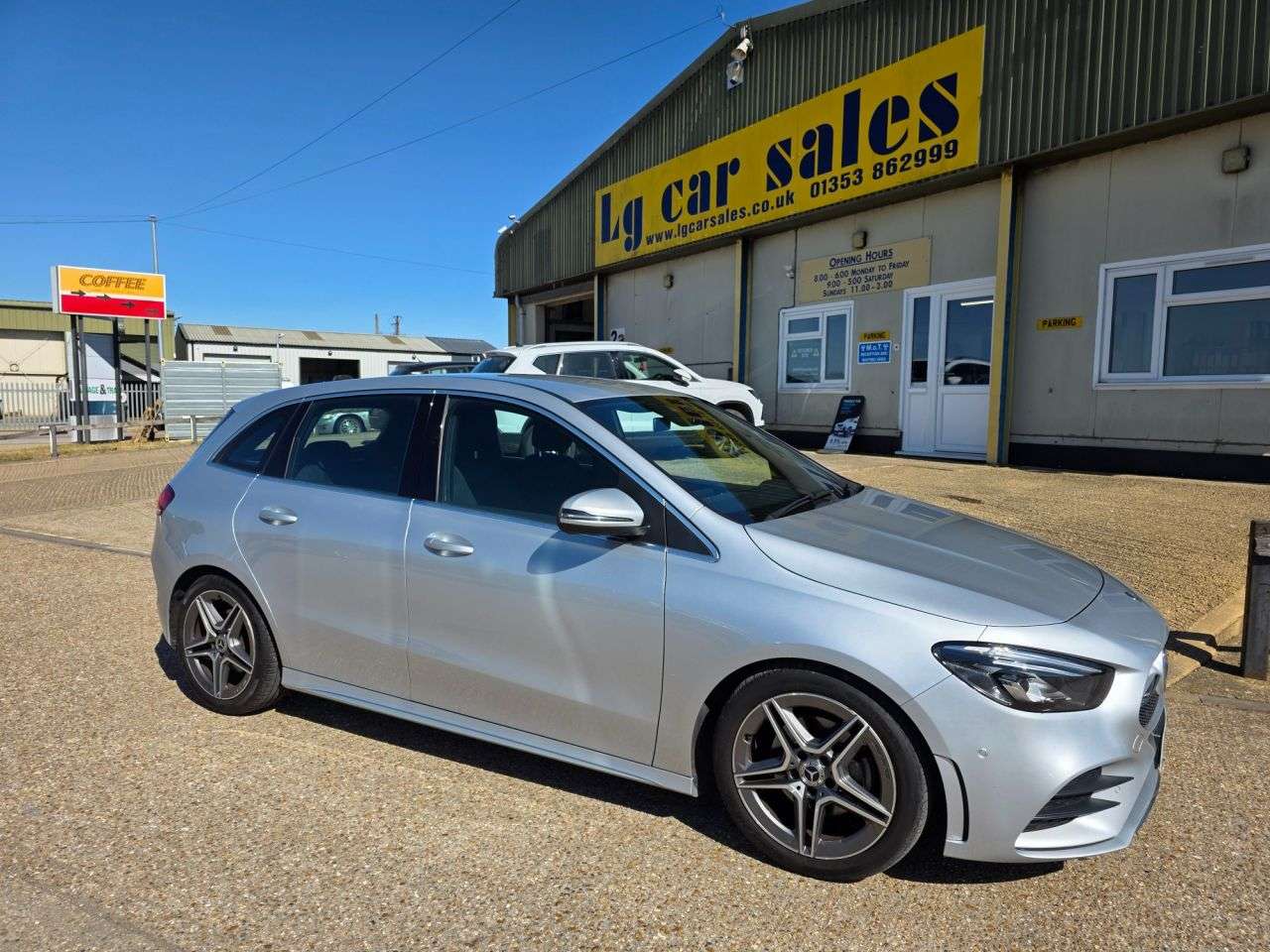 A 2019 MERCEDES-BENZ B-CLASS 1.3 B200 AMG Line (Executive) MPV 5dr Petrol 7G-DCT Euro 6 (s/s) (163 ps) A 2019 MERCEDES-BENZ B-CLASS 1.3 B200 AMG Line (Executive) MPV 5dr Petrol 7G-DCT Euro 6 (s/s) (163 ps)