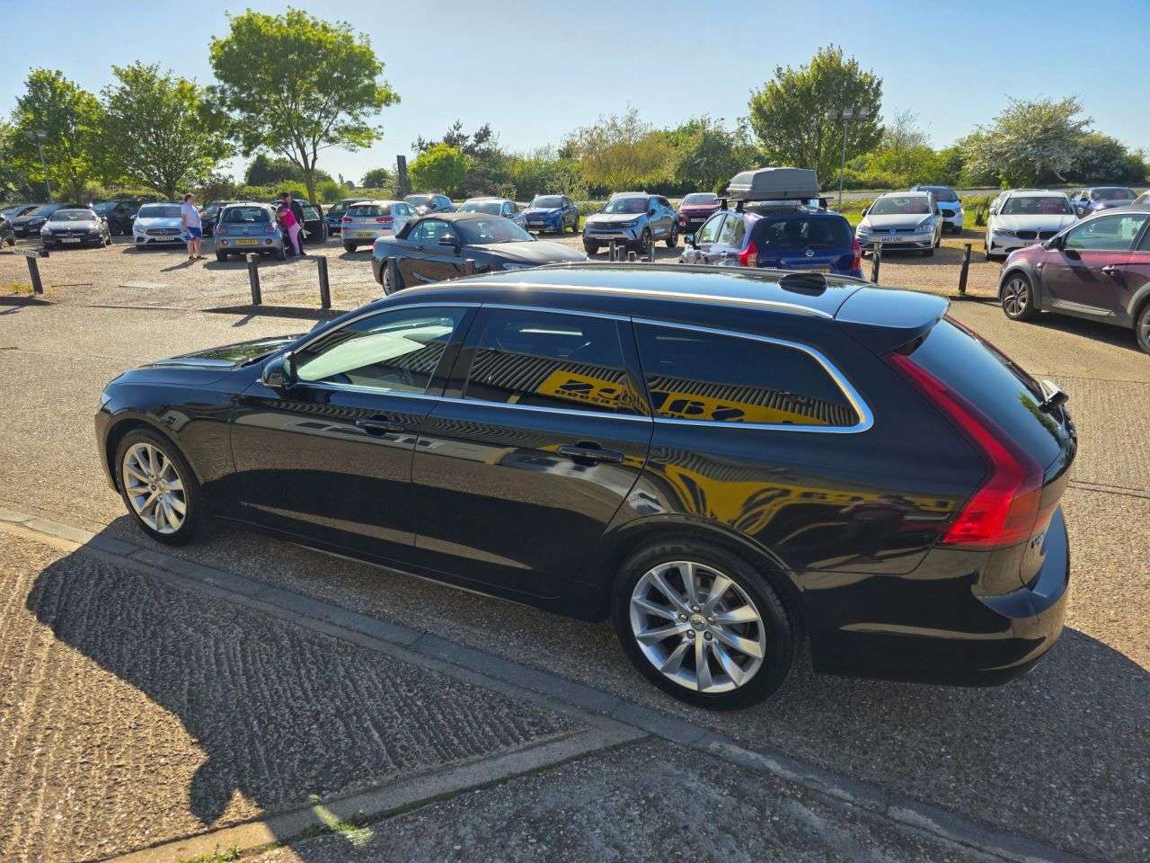 A 2019 VOLVO V90 2.0 T4 Momentum Plus Estate 5dr Petrol Auto Euro 6 (s/s) (190 ps) A 2019 VOLVO V90 2.0 T4 Momentum Plus Estate 5dr Petrol Auto Euro 6 (s/s) (190 ps)