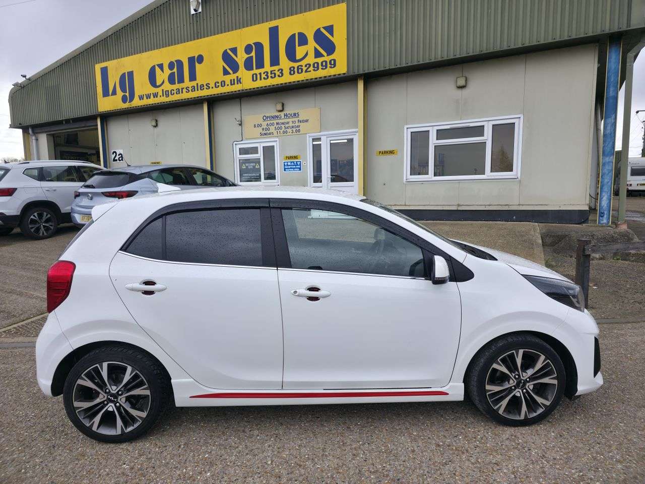A 2021 KIA PICANTO 1.0 DPi GT-Line Hatchback 5dr Petrol AMT Euro 6 (s/s) (66 bhp) A 2021 KIA PICANTO 1.0 DPi GT-Line Hatchback 5dr Petrol AMT Euro 6 (s/s) (66 bhp)