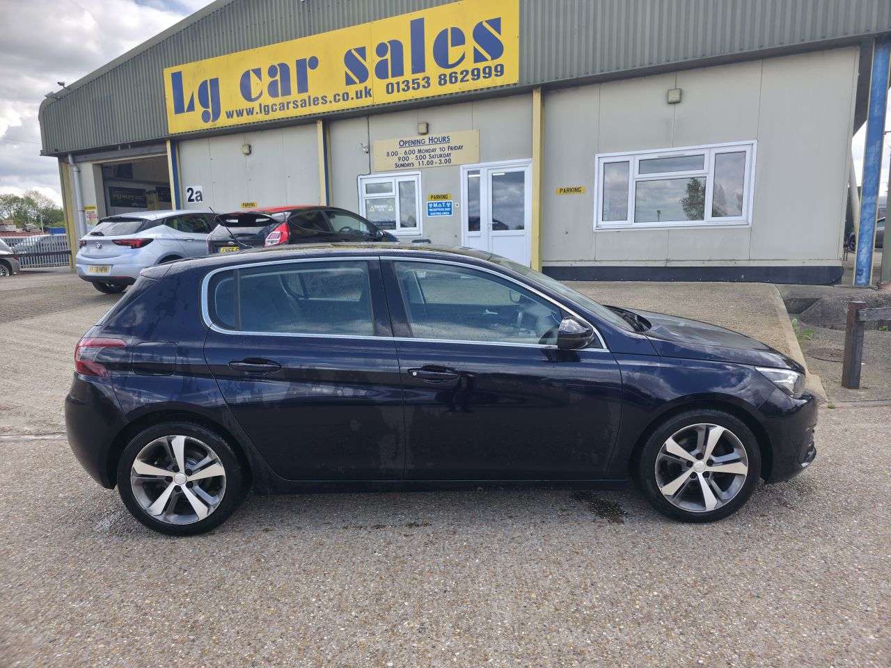 A 2018 PEUGEOT 308 1.5 BlueHDi Allure Hatchback 5dr Diesel Manual Euro 6 (s/s) (130 ps) A 2018 PEUGEOT 308 1.5 BlueHDi Allure Hatchback 5dr Diesel Manual Euro 6 (s/s) (130 ps)