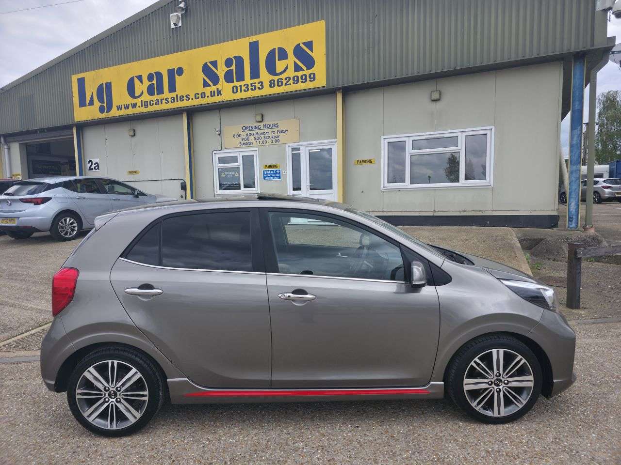 A 2017 KIA PICANTO 1.25 GT-Line S Hatchback 5dr Petrol Manual Euro 6 (83 bhp) A 2017 KIA PICANTO 1.25 GT-Line S Hatchback 5dr Petrol Manual Euro 6 (83 bhp)