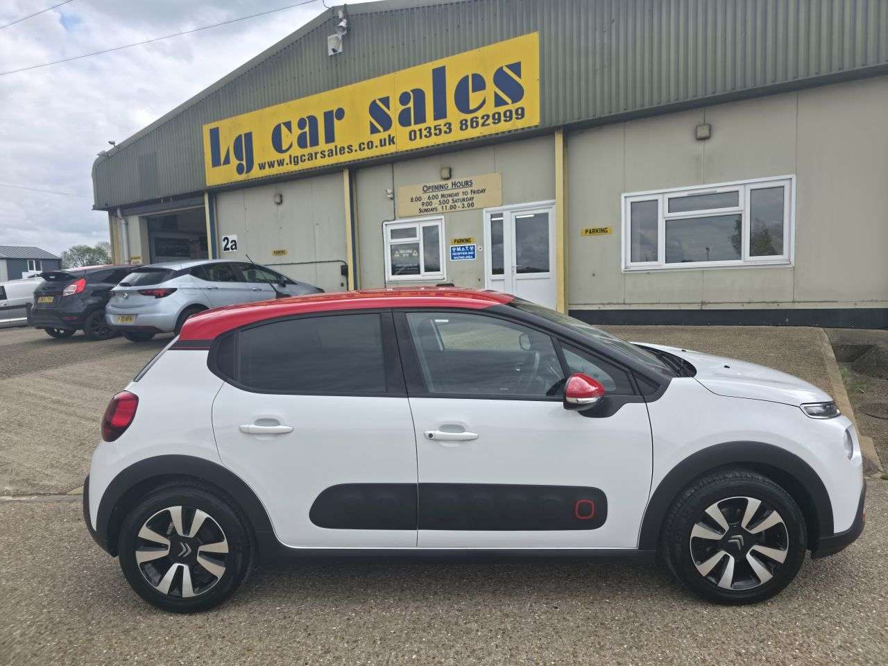 A 2018 CITROEN C3 1.2 PureTech Flair Hatchback 5dr Petrol Manual Euro 6 (82 ps) A 2018 CITROEN C3 1.2 PureTech Flair Hatchback 5dr Petrol Manual Euro 6 (82 ps)