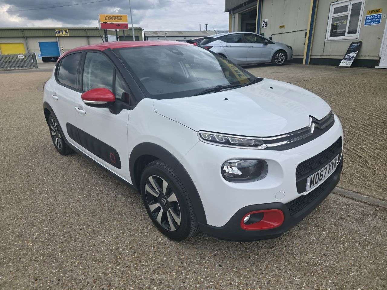 A 2018 CITROEN C3 1.2 PureTech Flair Hatchback 5dr Petrol Manual Euro 6 (82 ps) A 2018 CITROEN C3 1.2 PureTech Flair Hatchback 5dr Petrol Manual Euro 6 (82 ps)