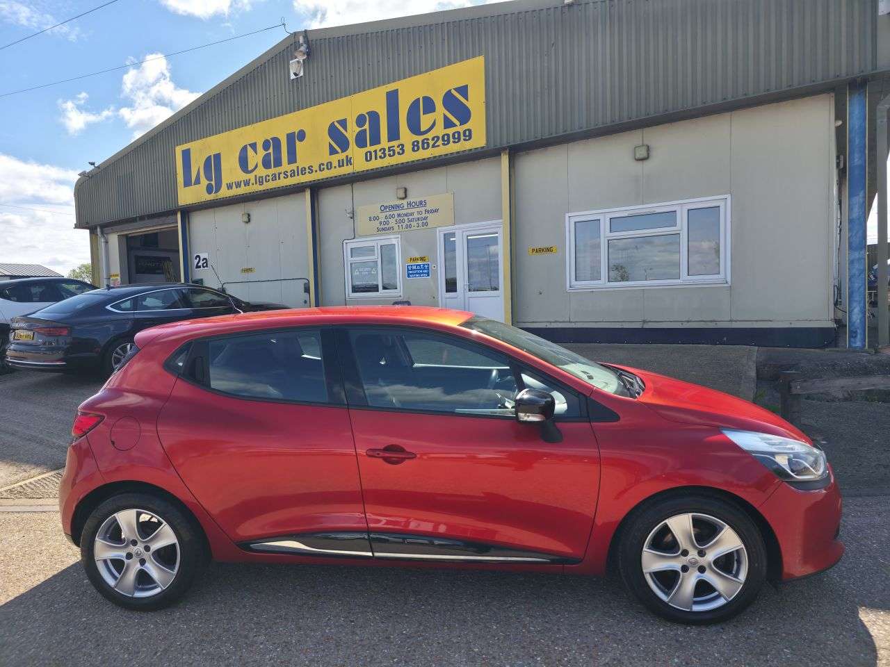 A 2016 RENAULT CLIO 0.9 TCe Dynamique Nav Hatchback 5dr Petrol Manual Euro 6 (s/s) (90 ps) A 2016 RENAULT CLIO 0.9 TCe Dynamique Nav Hatchback 5dr Petrol Manual Euro 6 (s/s) (90 ps)