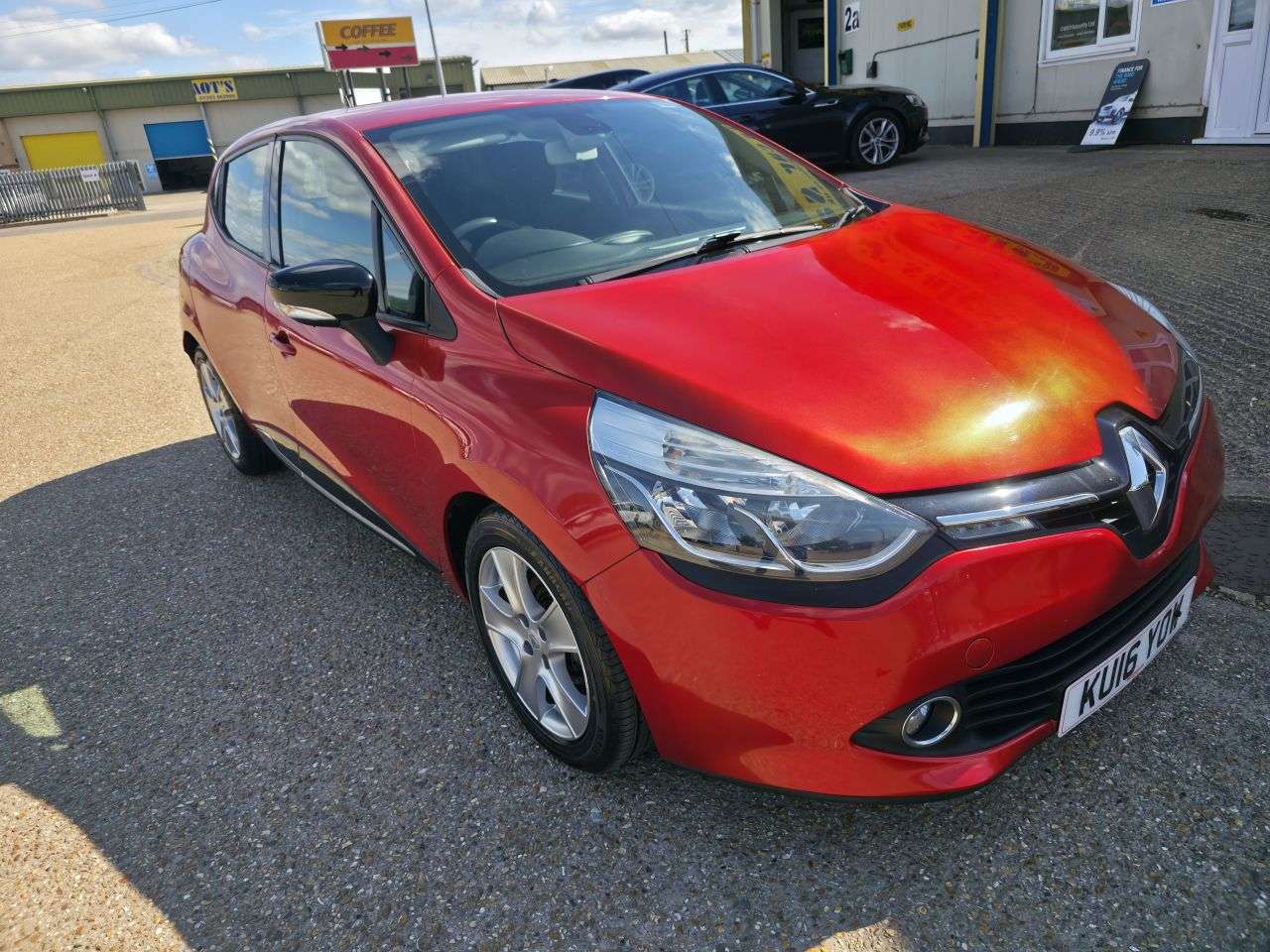 A 2016 RENAULT CLIO 0.9 TCe Dynamique Nav Hatchback 5dr Petrol Manual Euro 6 (s/s) (90 ps) A 2016 RENAULT CLIO 0.9 TCe Dynamique Nav Hatchback 5dr Petrol Manual Euro 6 (s/s) (90 ps)