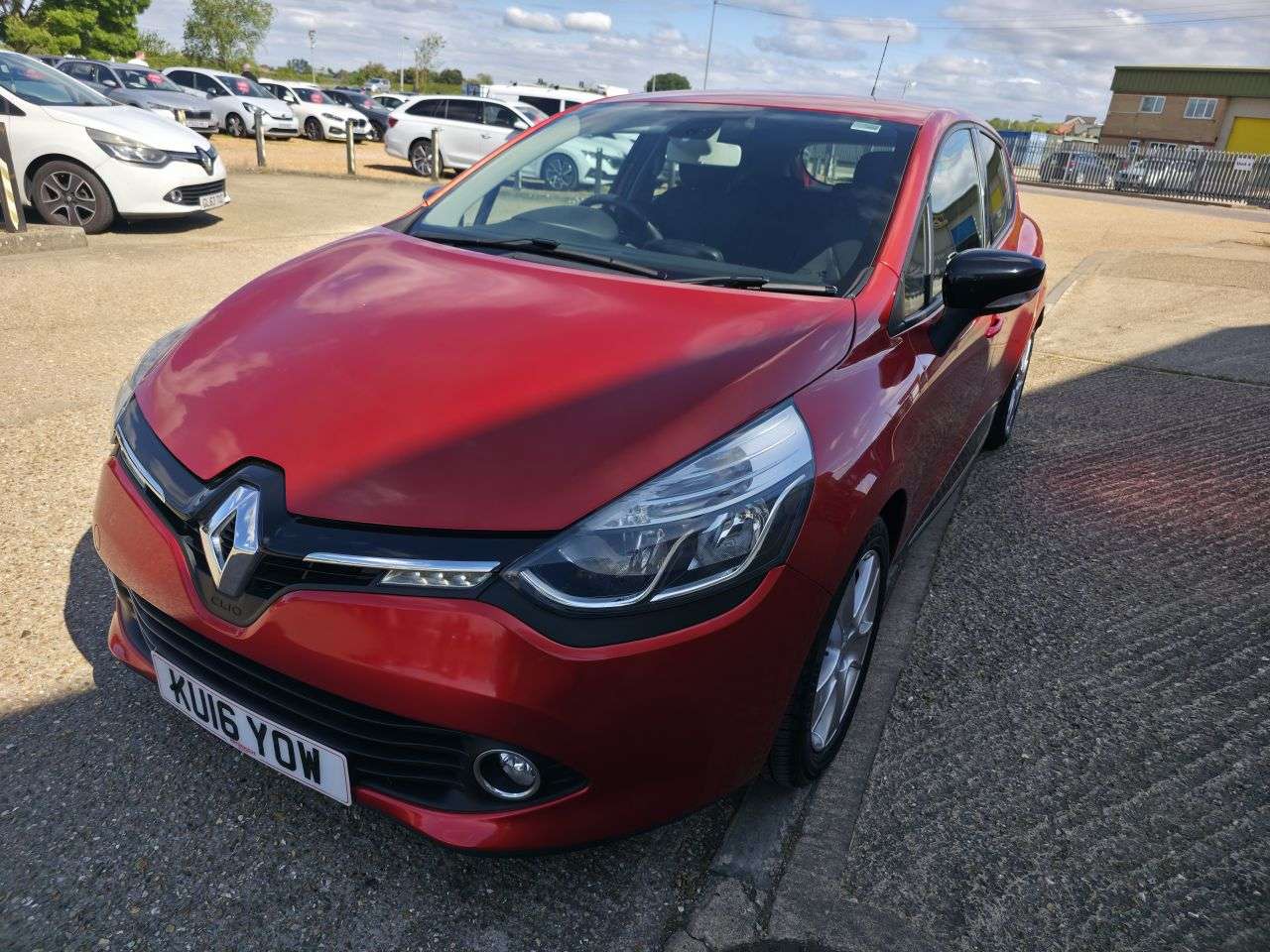 A 2016 RENAULT CLIO 0.9 TCe Dynamique Nav Hatchback 5dr Petrol Manual Euro 6 (s/s) (90 ps) A 2016 RENAULT CLIO 0.9 TCe Dynamique Nav Hatchback 5dr Petrol Manual Euro 6 (s/s) (90 ps)
