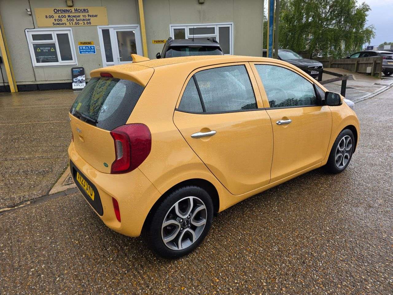 A 2023 KIA PICANTO 1.0 DPi 3 Hatchback 5dr Petrol AMT Euro 6 (s/s) (66 bhp) A 2023 KIA PICANTO 1.0 DPi 3 Hatchback 5dr Petrol AMT Euro 6 (s/s) (66 bhp)