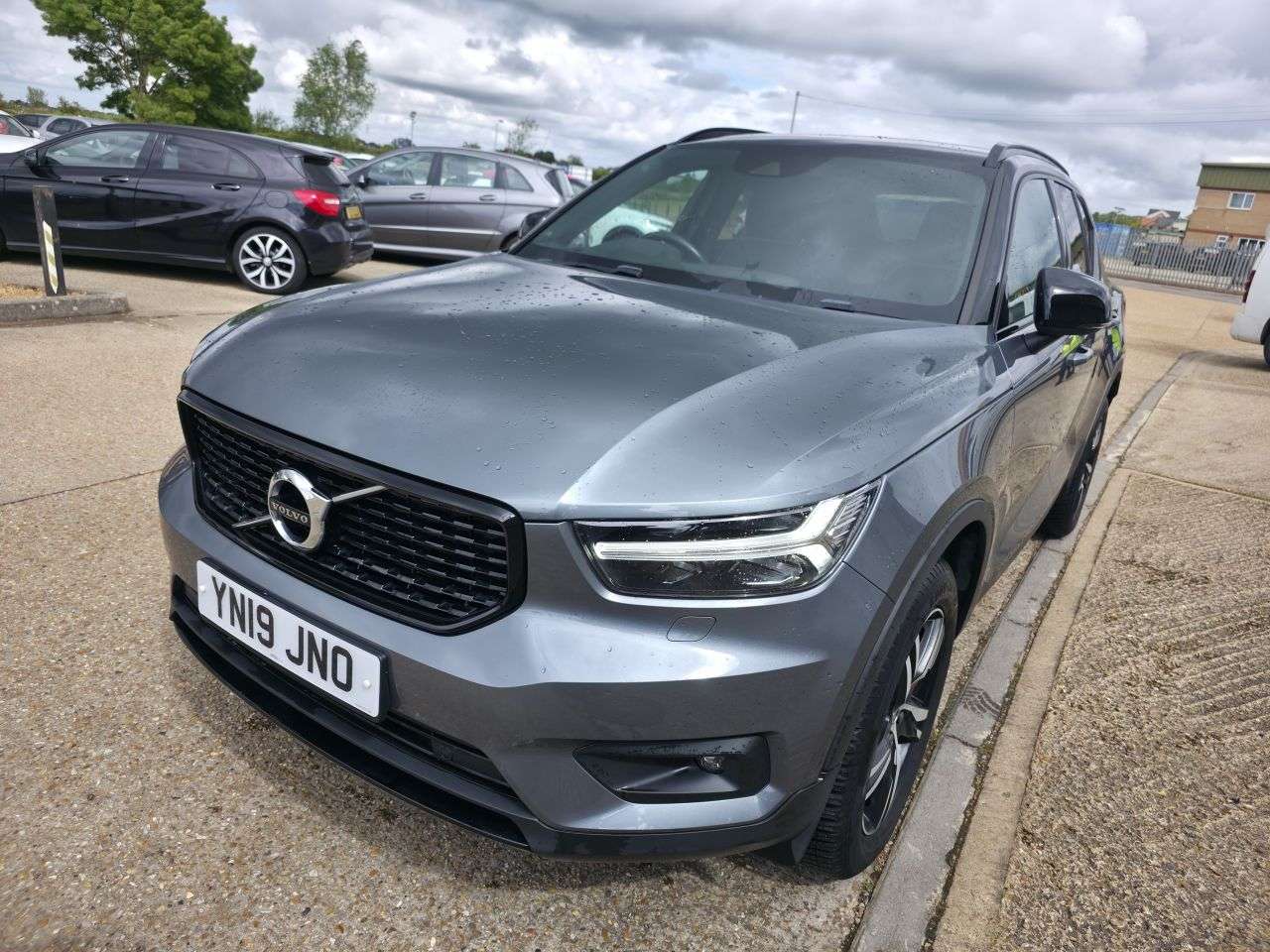 A 2019 VOLVO XC40 1.5 T3 R-Design SUV 5dr Petrol Manual Euro 6 (s/s) (156 ps) A 2019 VOLVO XC40 1.5 T3 R-Design SUV 5dr Petrol Manual Euro 6 (s/s) (156 ps)