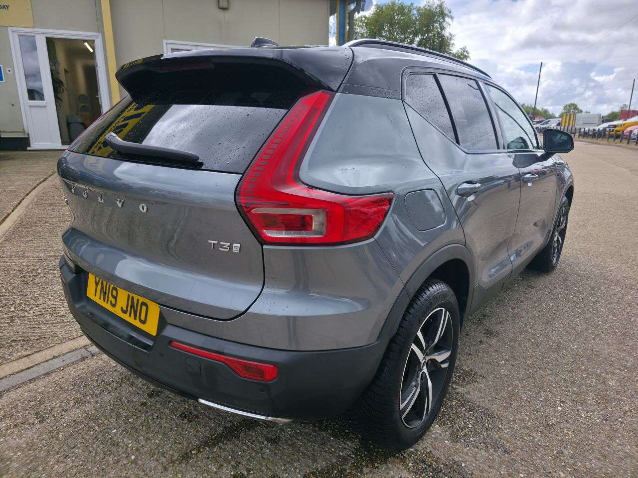 2019 VOLVO XC40 2019 VOLVO XC40