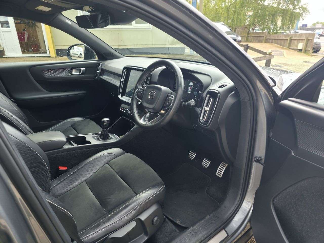 2019 VOLVO XC40 2019 VOLVO XC40