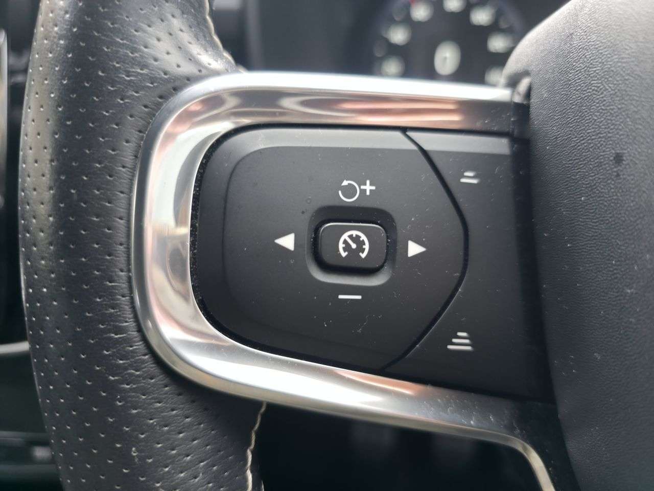 2019 VOLVO XC40 2019 VOLVO XC40