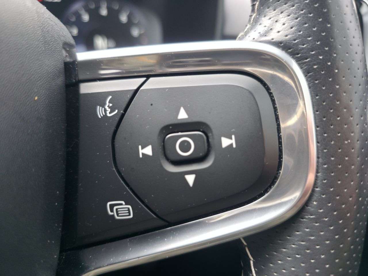 2019 VOLVO XC40 2019 VOLVO XC40
