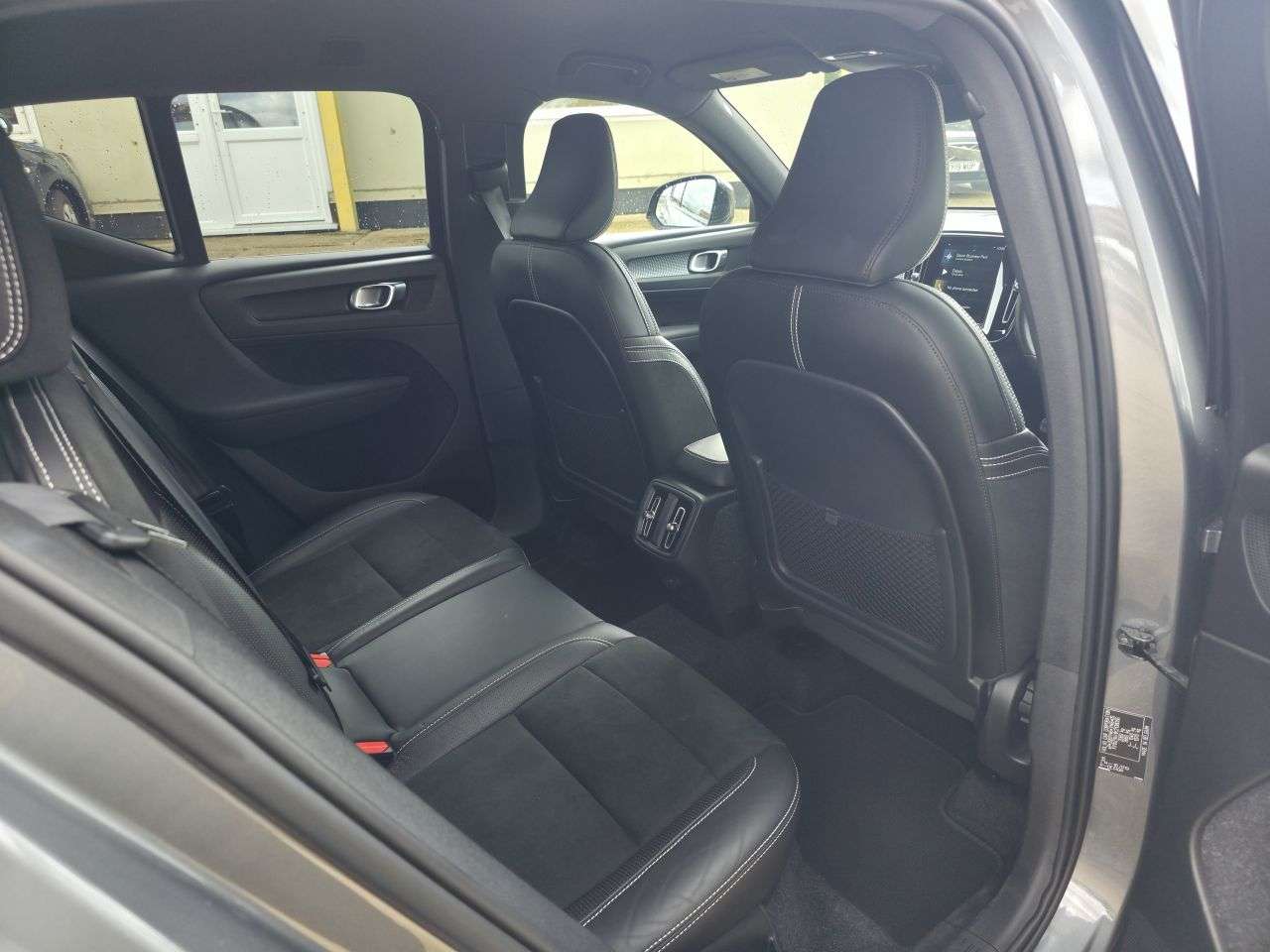 2019 VOLVO XC40 2019 VOLVO XC40
