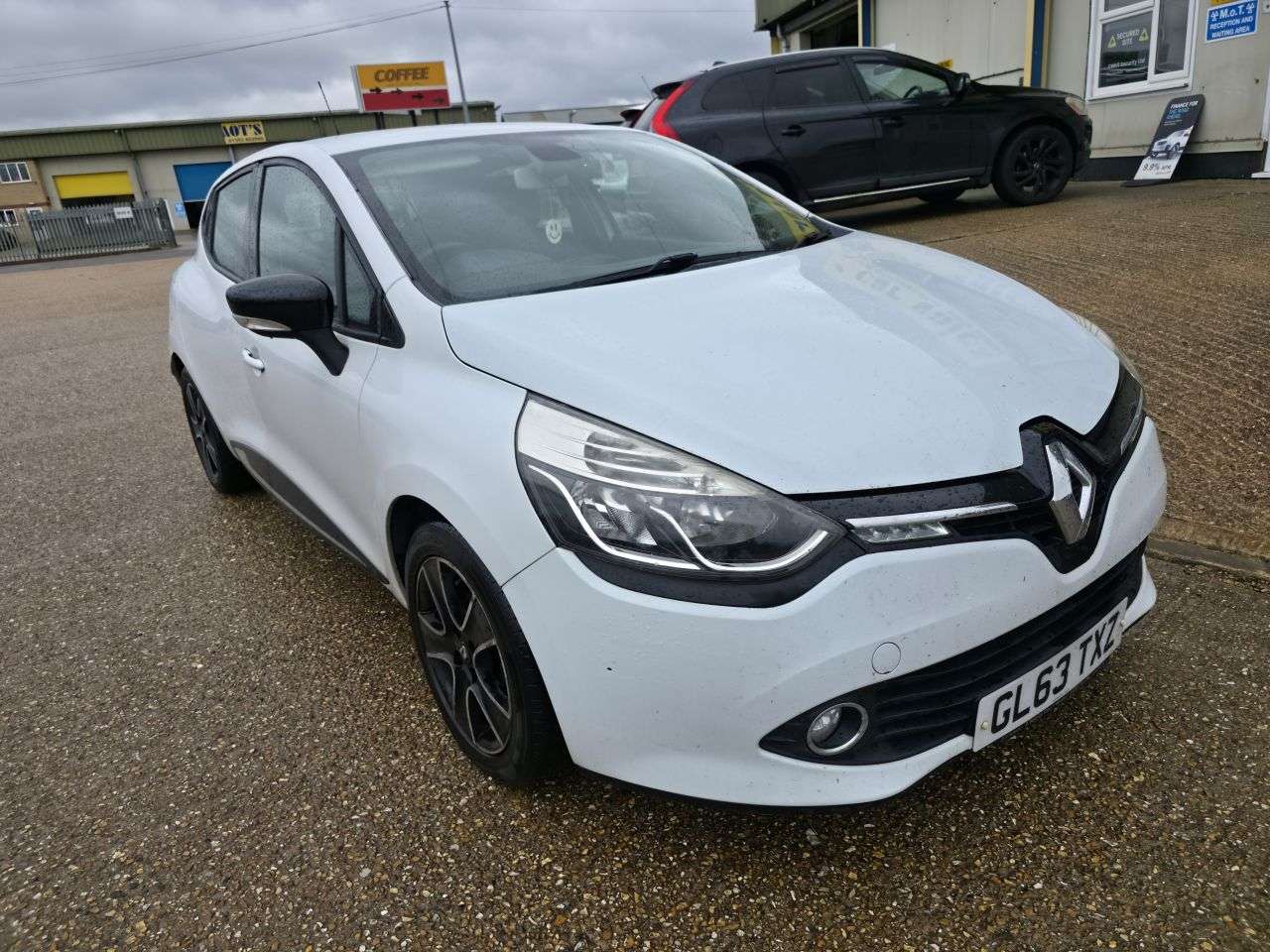 A 2014 RENAULT CLIO 1.2 16V Dynamique MediaNav Hatchback 5dr Petrol Manual Euro 5 (75 ps) A 2014 RENAULT CLIO 1.2 16V Dynamique MediaNav Hatchback 5dr Petrol Manual Euro 5 (75 ps)