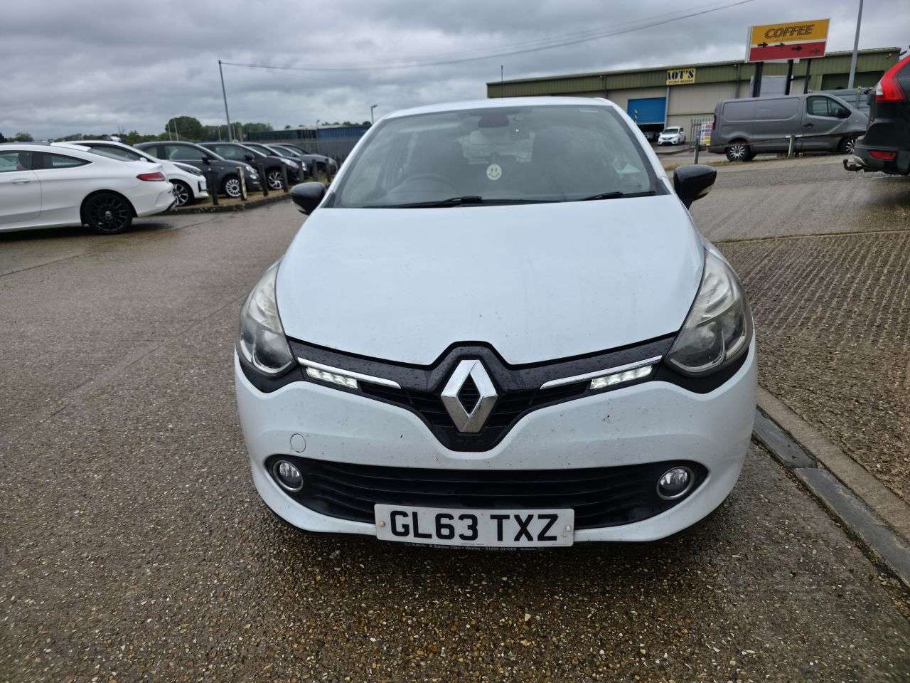 A 2014 RENAULT CLIO 1.2 16V Dynamique MediaNav Hatchback 5dr Petrol Manual Euro 5 (75 ps) A 2014 RENAULT CLIO 1.2 16V Dynamique MediaNav Hatchback 5dr Petrol Manual Euro 5 (75 ps)