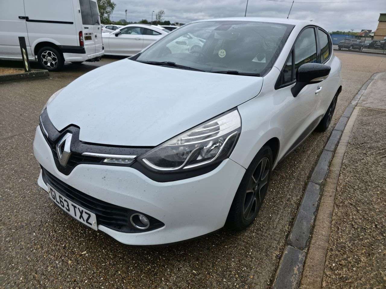 A 2014 RENAULT CLIO 1.2 16V Dynamique MediaNav Hatchback 5dr Petrol Manual Euro 5 (75 ps) A 2014 RENAULT CLIO 1.2 16V Dynamique MediaNav Hatchback 5dr Petrol Manual Euro 5 (75 ps)