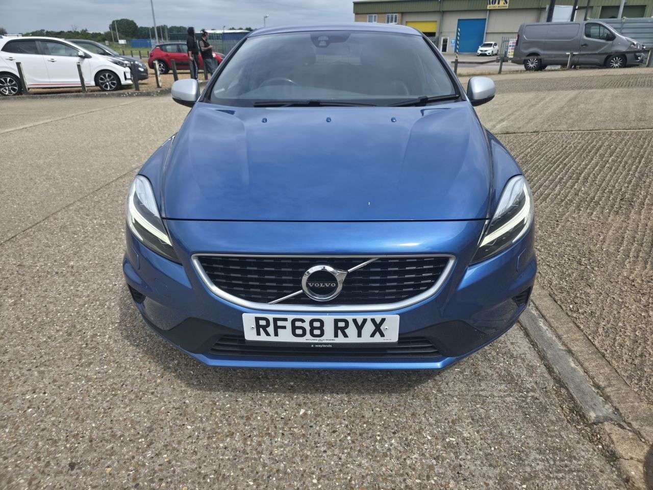 A 2018 VOLVO V40 1.5 T3 GPF R-Design Pro Hatchback 5dr Petrol Auto Euro 6 (s/s) (152 ps) A 2018 VOLVO V40 1.5 T3 GPF R-Design Pro Hatchback 5dr Petrol Auto Euro 6 (s/s) (152 ps)