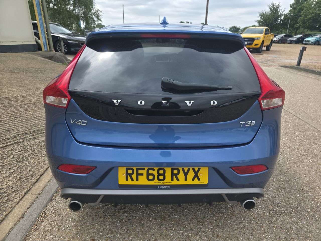 2018 VOLVO V40 2018 VOLVO V40