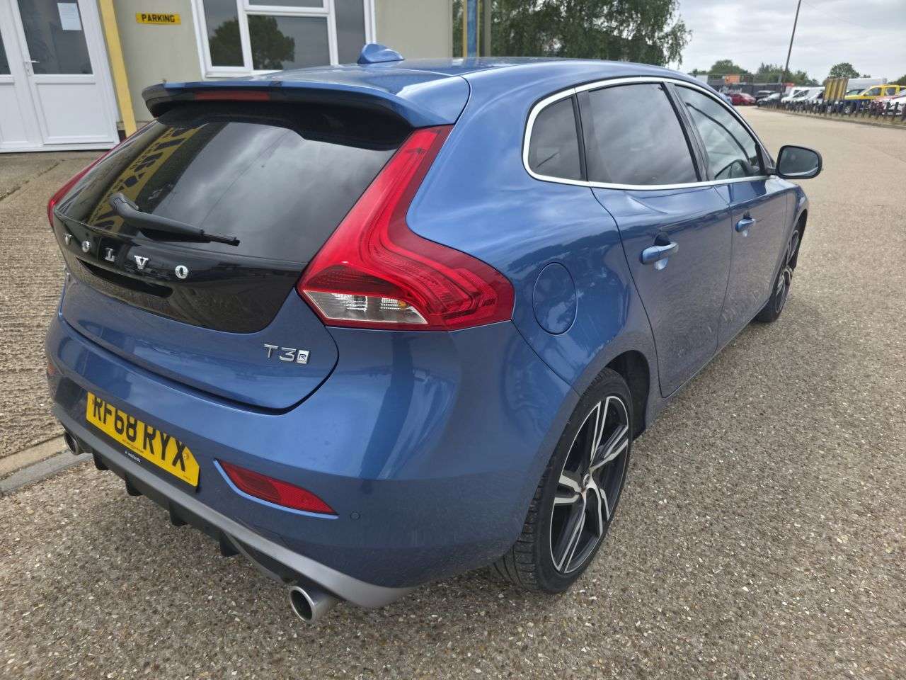 2018 VOLVO V40 2018 VOLVO V40